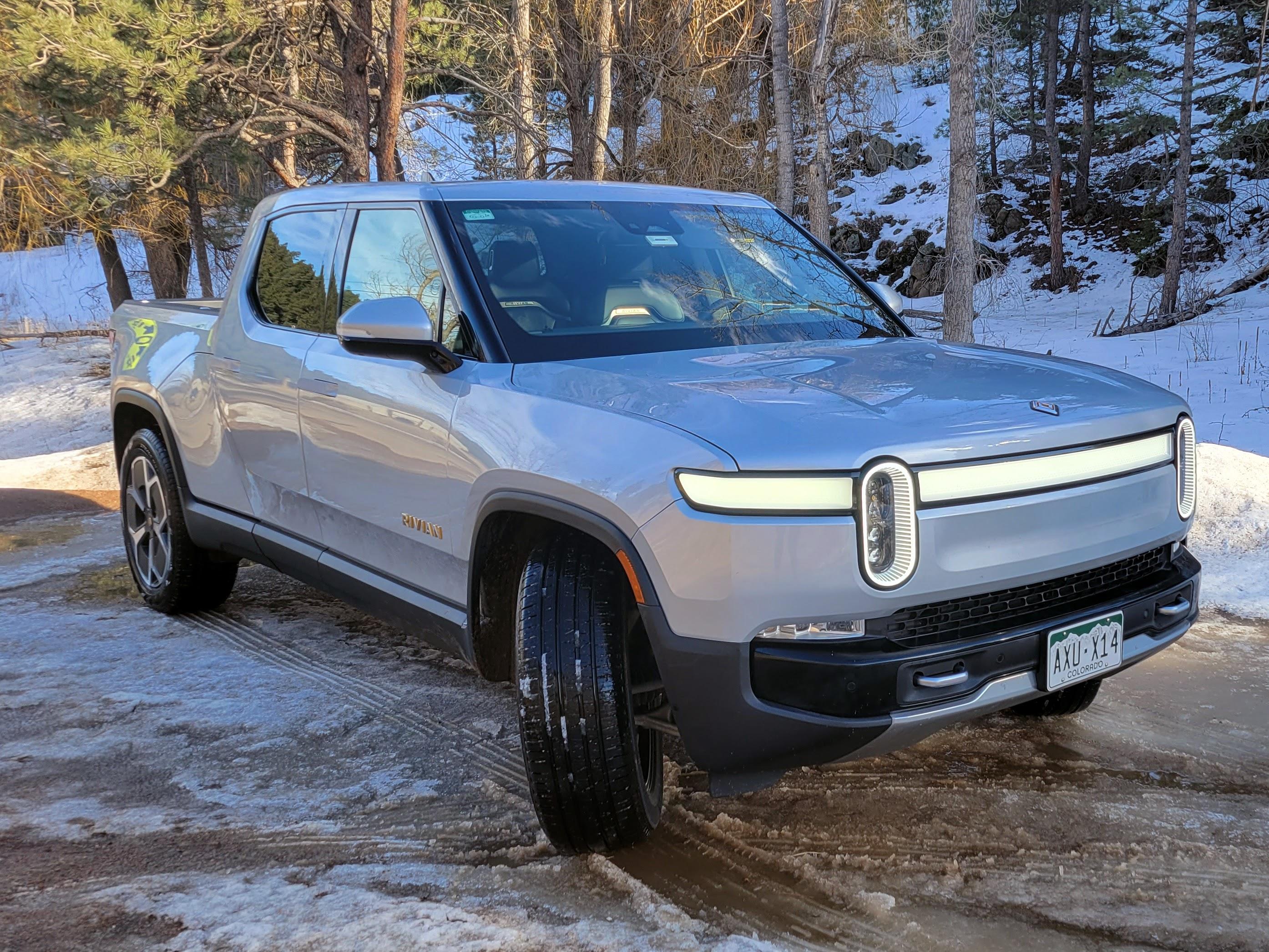 Rivian R1T R1S R1T Adventure, LA Silver / Black, 21", 8400 miles 20230220_153015