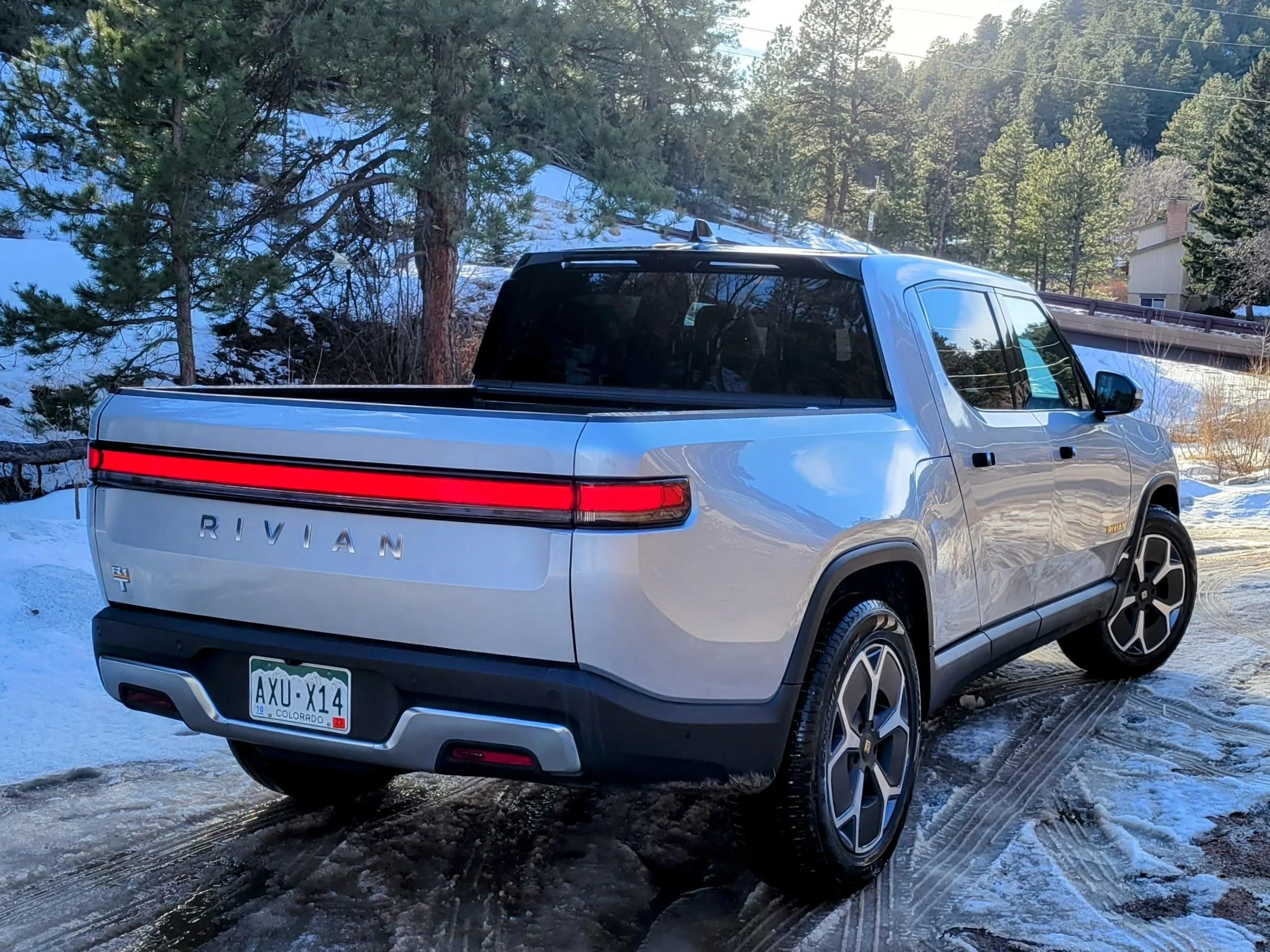 Rivian R1T R1S R1T Adventure, LA Silver / Black, 21", 8400 miles 20230220_153132~2