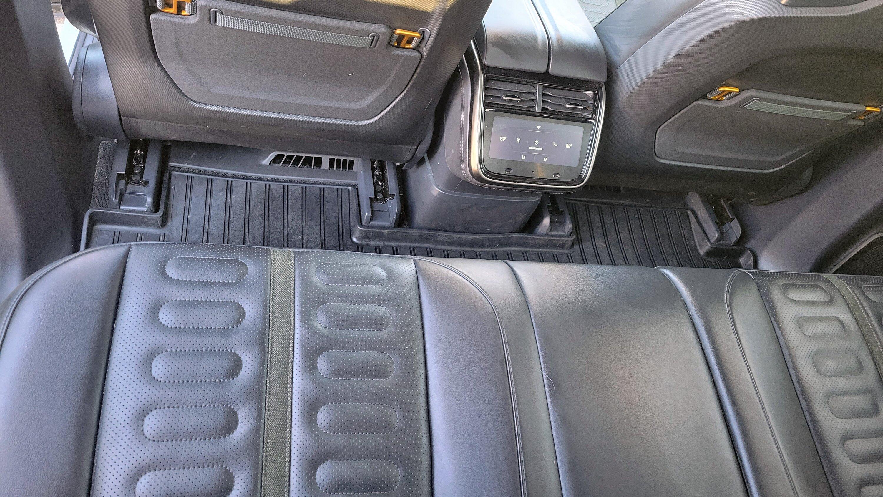Rivian R1T R1S R1T Adventure, LA Silver / Black, 21", 8400 miles 20230220_160654