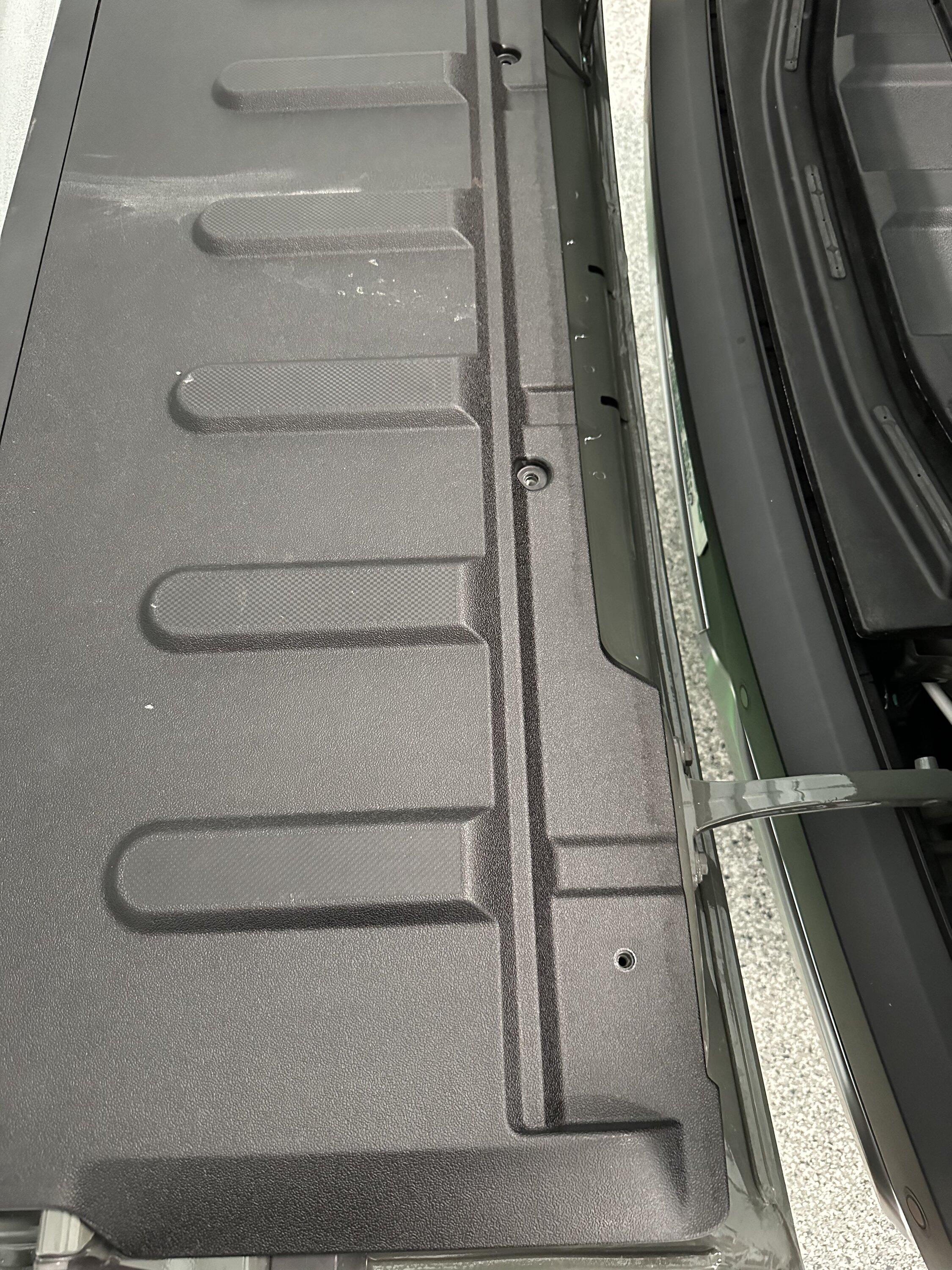 Rivian R1T R1S How to disassemble rear tailgate ? 99CEC313-A874-4086-A227-EDD96B9859C6