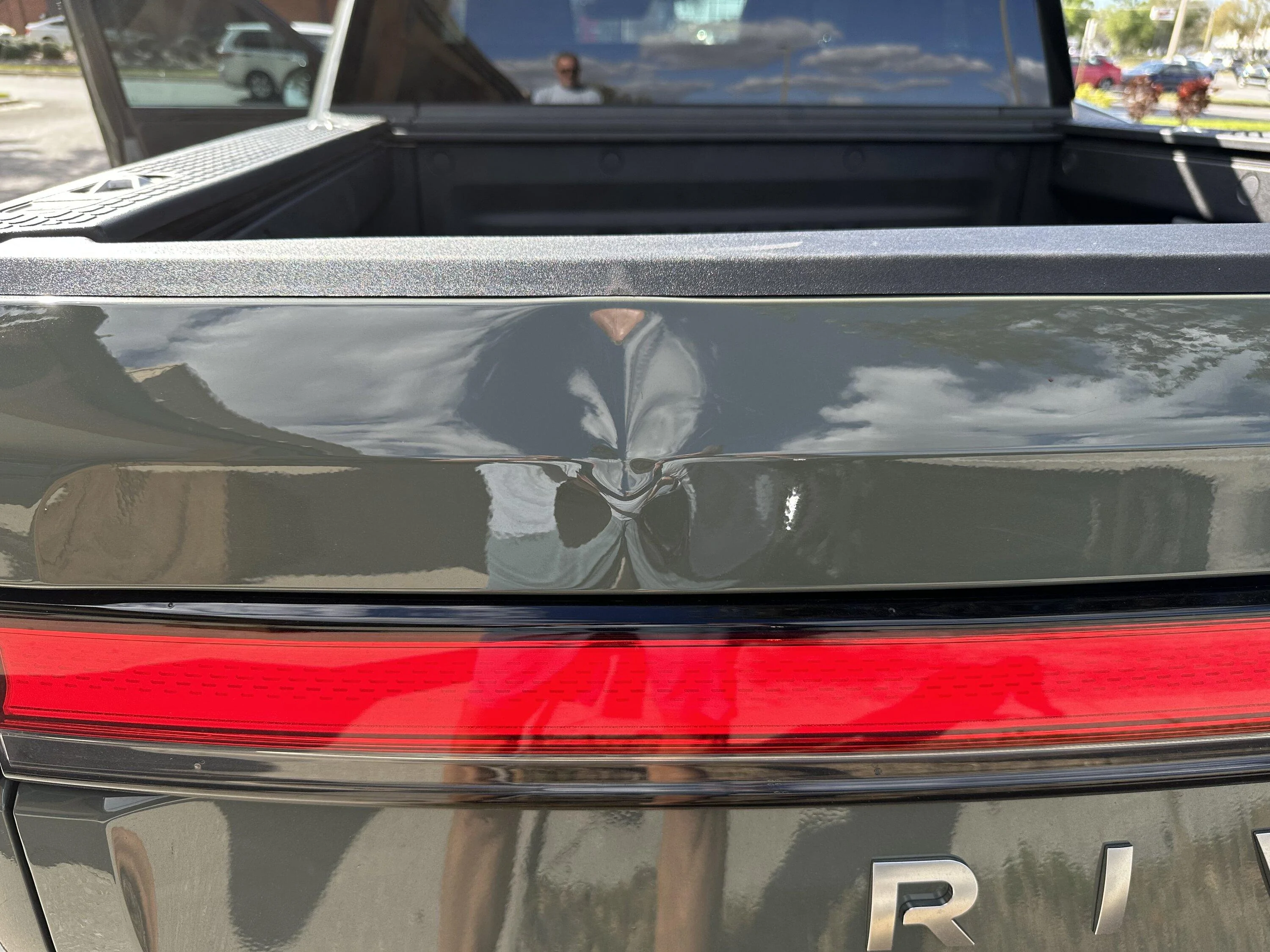 Rivian R1T R1S How to disassemble rear tailgate ? 2E18F651-D51C-4CDC-A74C-43D6679630DE