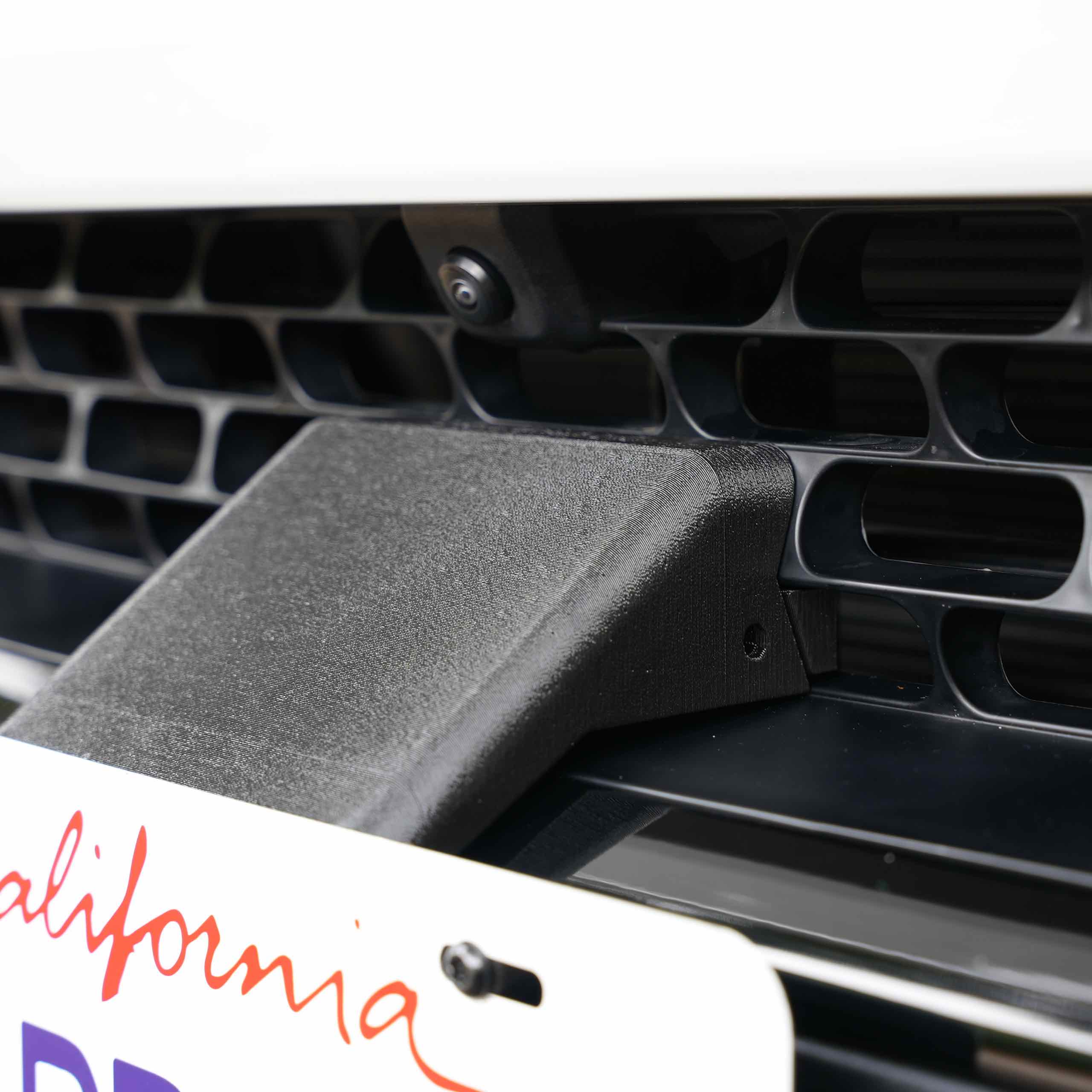 Rivian R1T R1S SnapPlate - No Drill, Removable, Front License Plate Mount DSC00854
