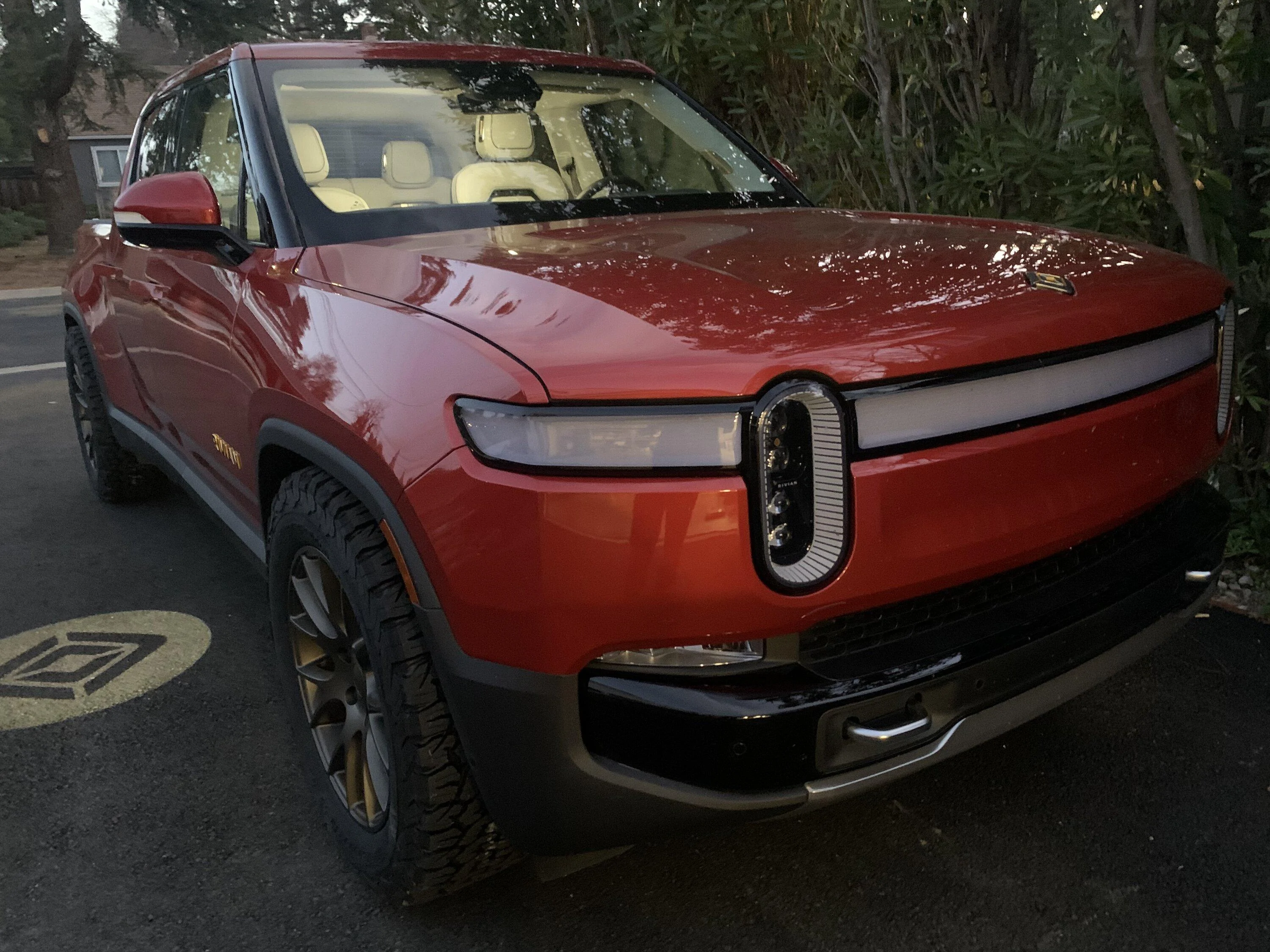 Rivian R1T R1S BFG 285/60/20 tires with 20" aftermarket wheels installed (+ blacked out badges & light bars tint) 5E60B202-43AB-4DA6-B86A-E67CDF6FA602
