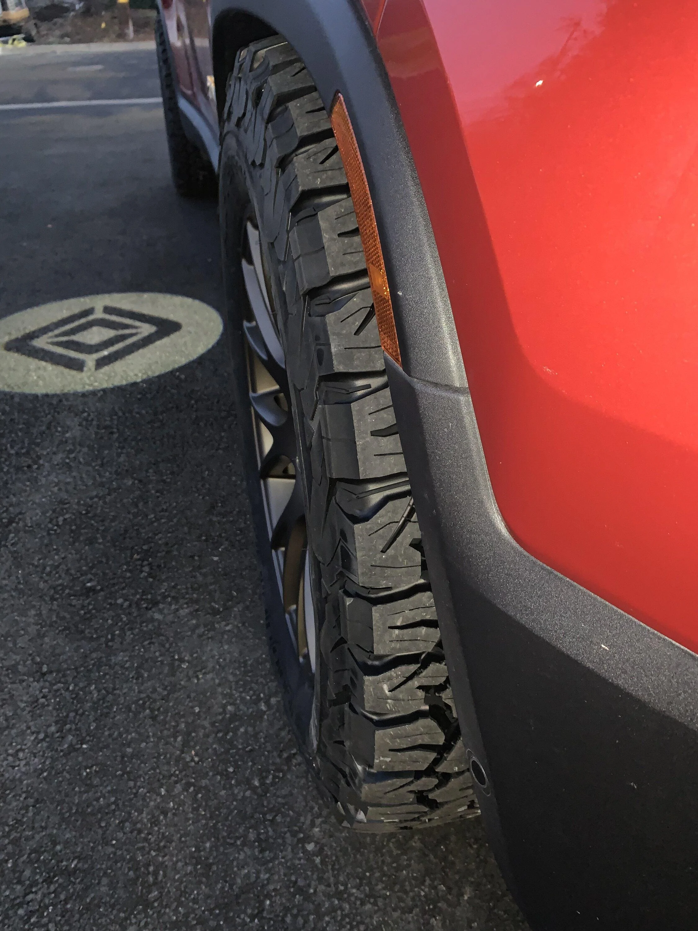Rivian R1T R1S BFG 285/60/20 tires with 20" aftermarket wheels installed (+ blacked out badges & light bars tint) 7FE71E99-EE7C-4F7A-8704-DC85B643F994