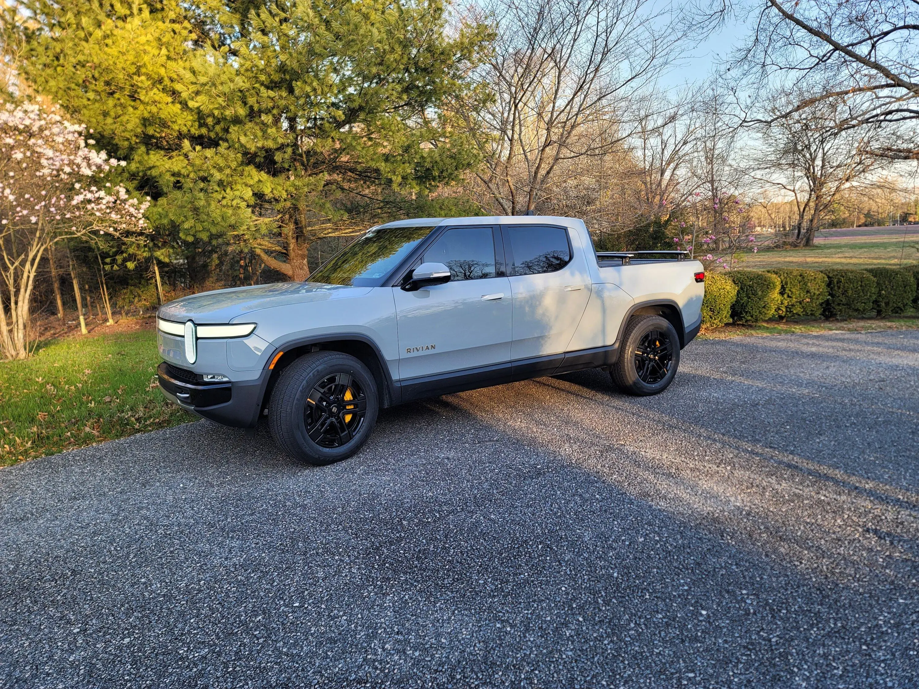 Rivian R1T R1S Installed 20" AT wheels with Falken Ziex CT60 A/S275/60 tires 20230222_072750