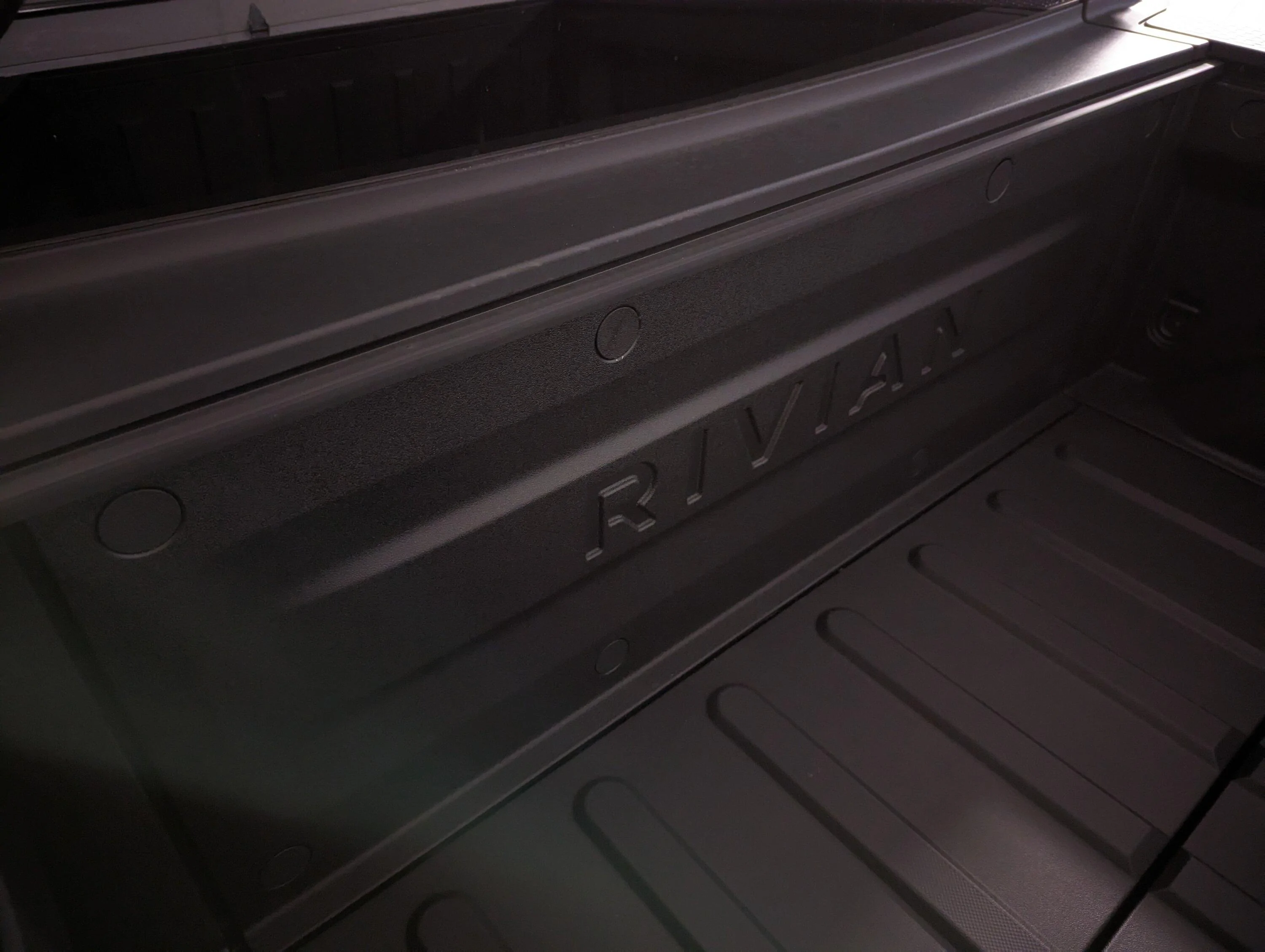 Rivian R1T R1S Powered tonneau replacement prediction (it’s not positive) PXL_20230223_163023414