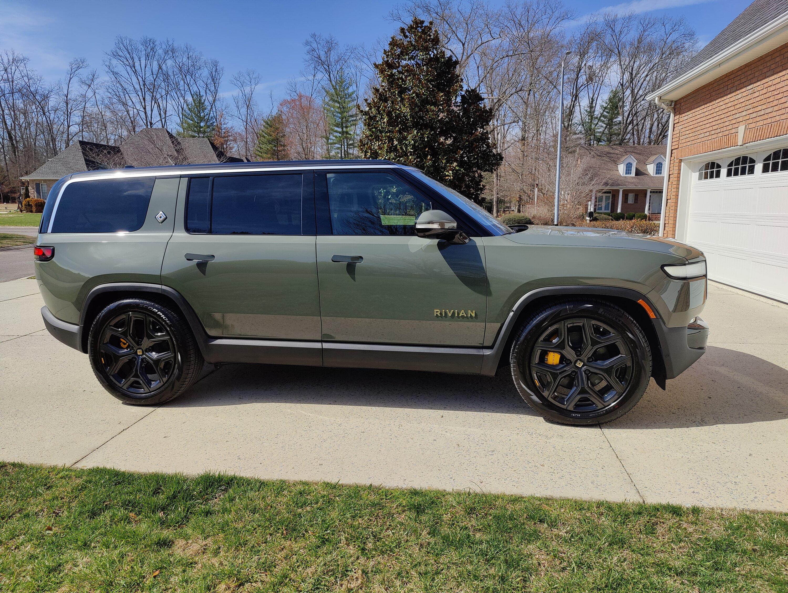 Rivian R1T R1S ? LAUNCH GREEN R1S  Photos IMG20230223113553