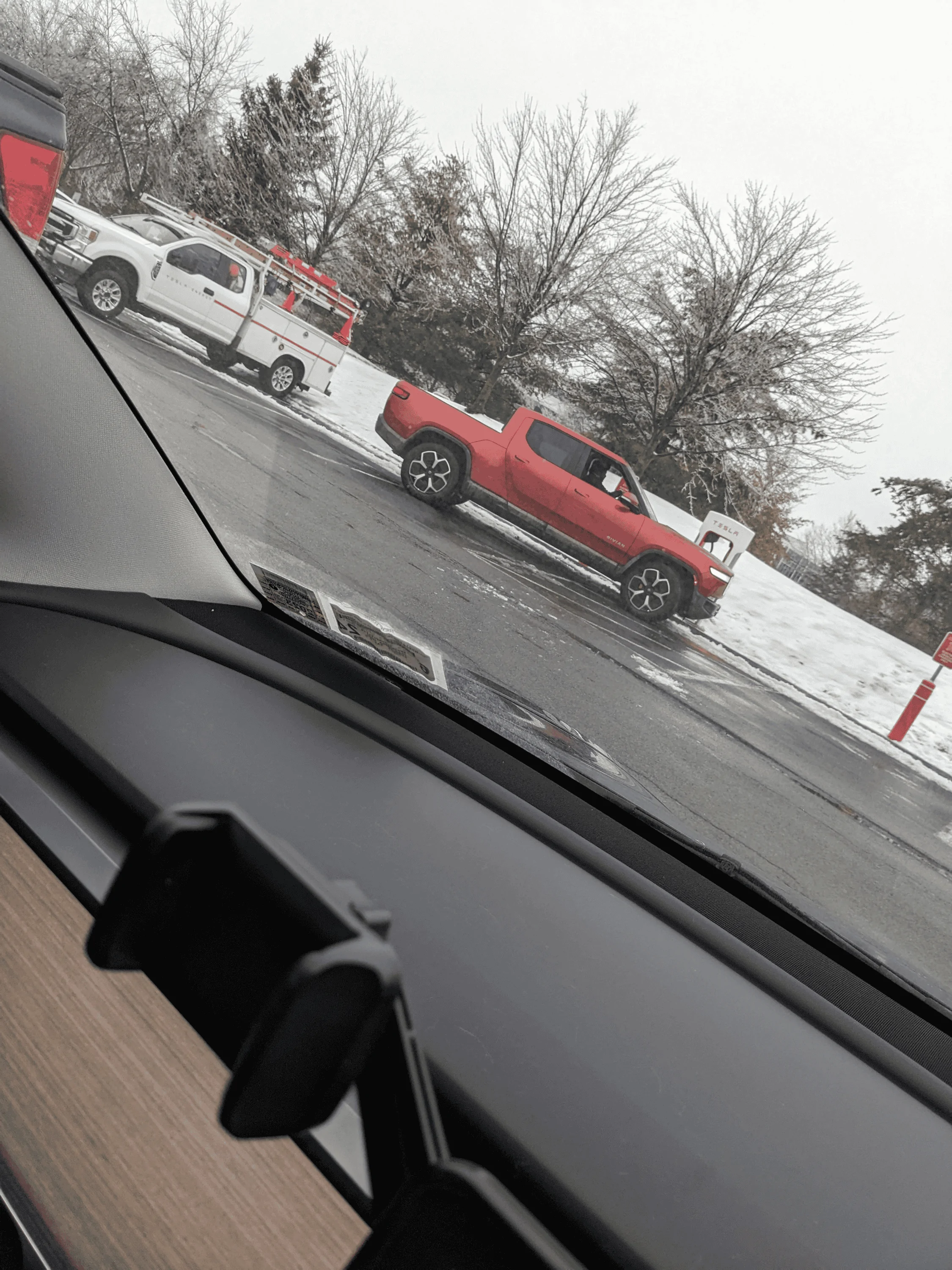 Rivian R1T R1S First Tesla Supercharger with "Magic Dock" CCS adapter successfully charged a R1T. This is fantastic! 1677184227667