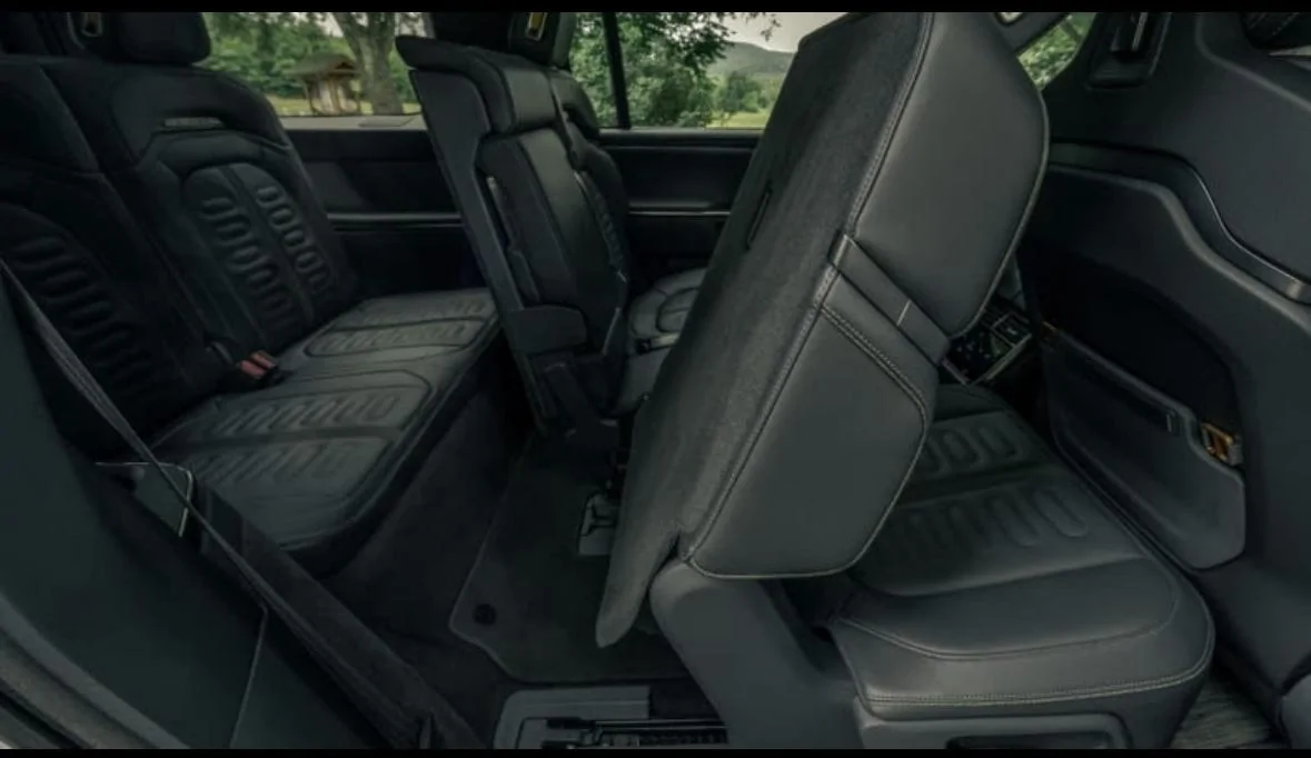 Rivian R1T R1S 3rd floor mat not chilewich ? 3E2A8A2F-210C-495F-B740-0239CB567EF5