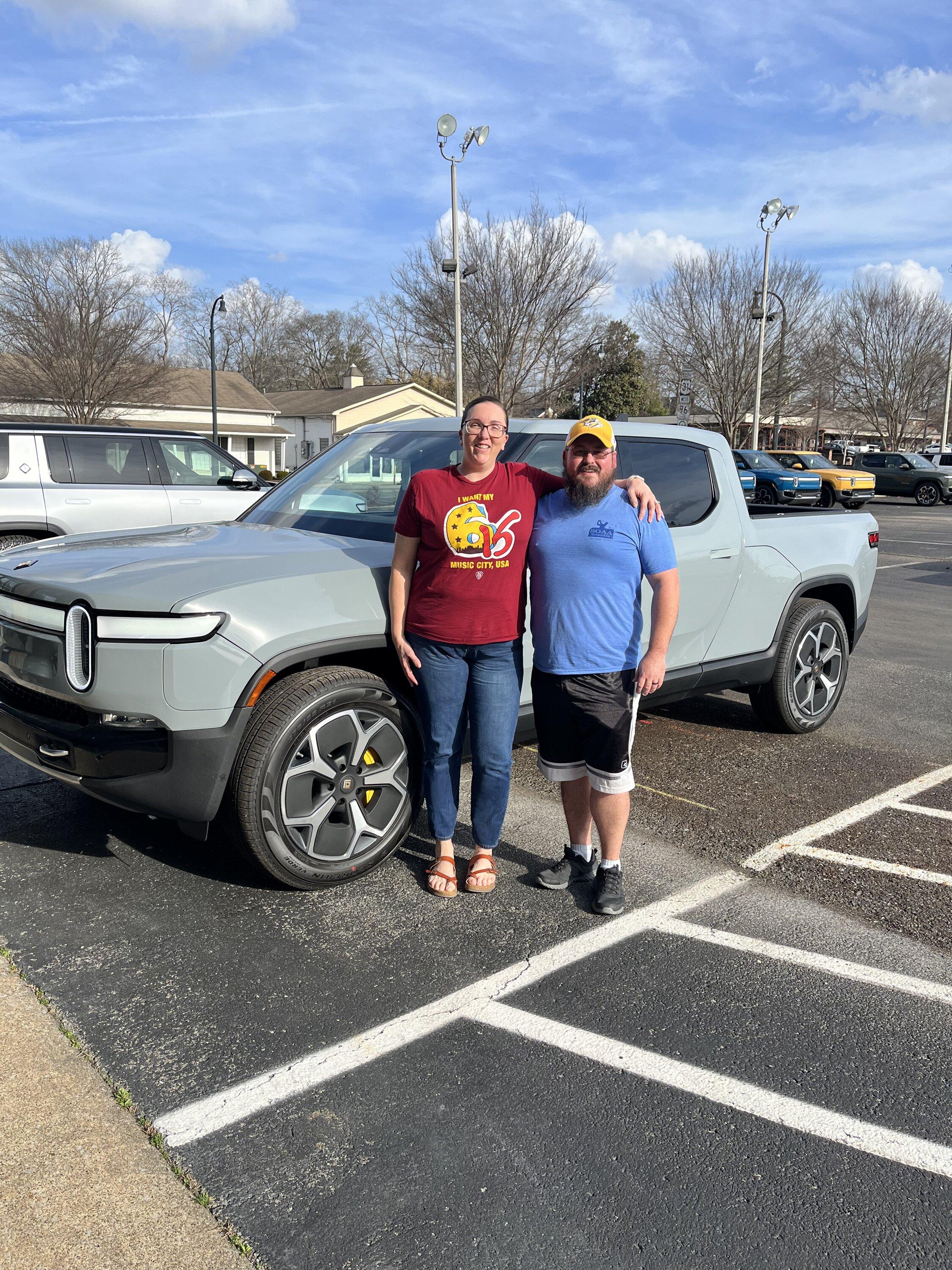 Rivian R1T R1S LIMESTONE R1T Photos 48CE06A7-848D-4453-B53E-FCF2E2FFAE9A