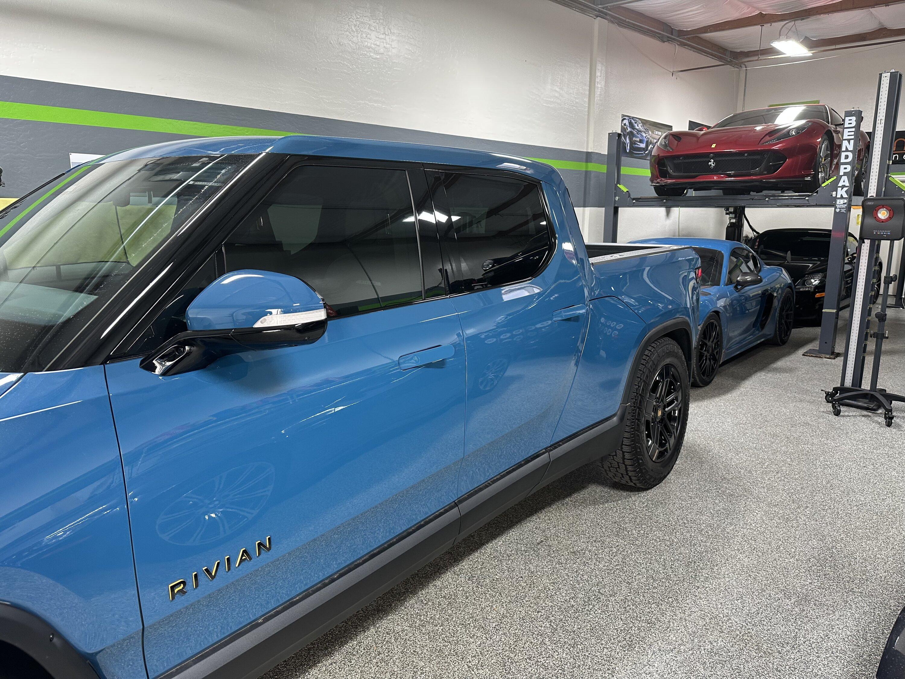 Rivian R1T R1S RIVIAN BLUE Rivian Photos 49E5447B-5AE2-4E80-9CAE-34BF11D5C76E