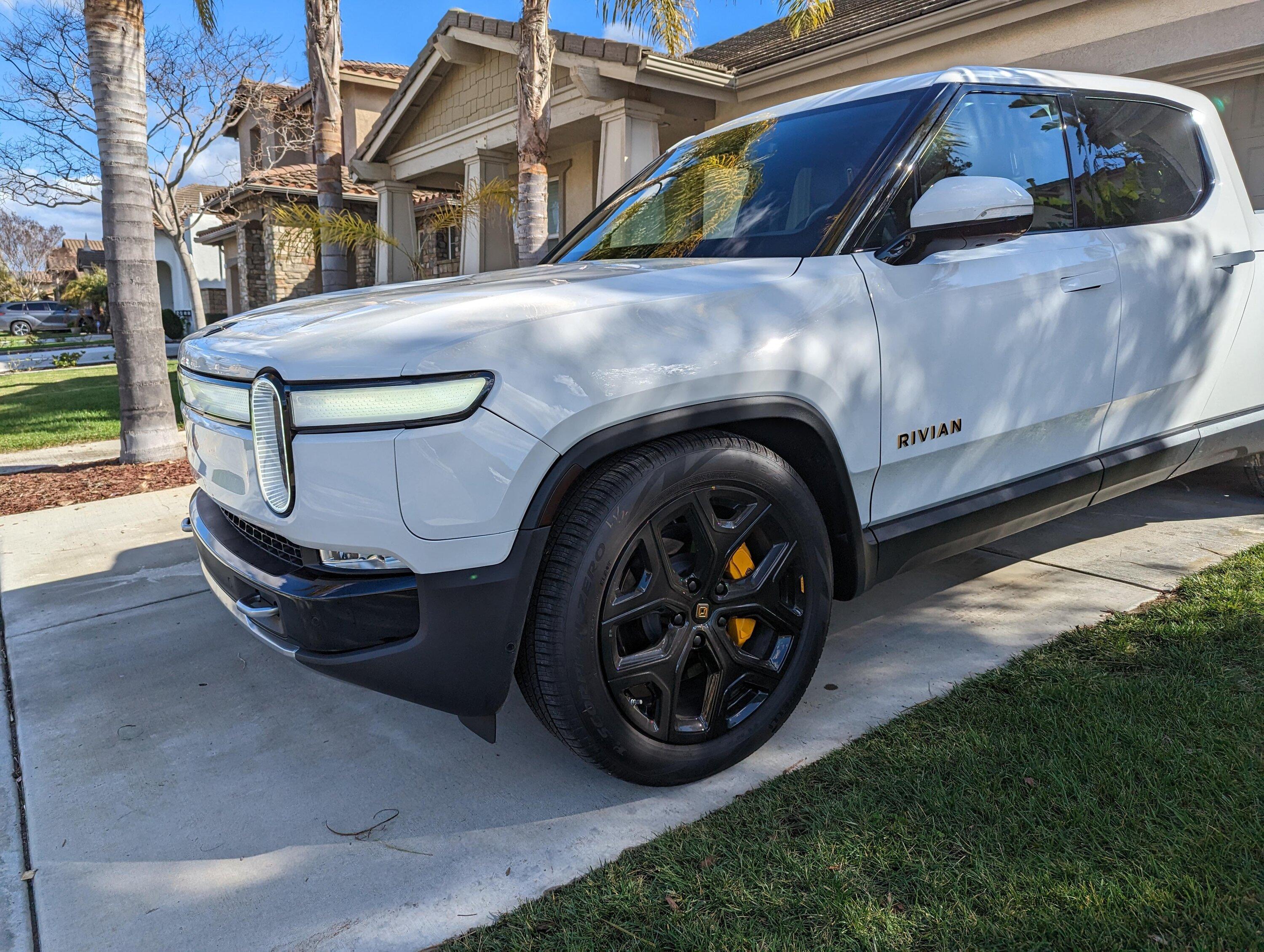 Rivian R1T R1S GLACIER WHITE R1T  Photos hyp5nr0h3mka1