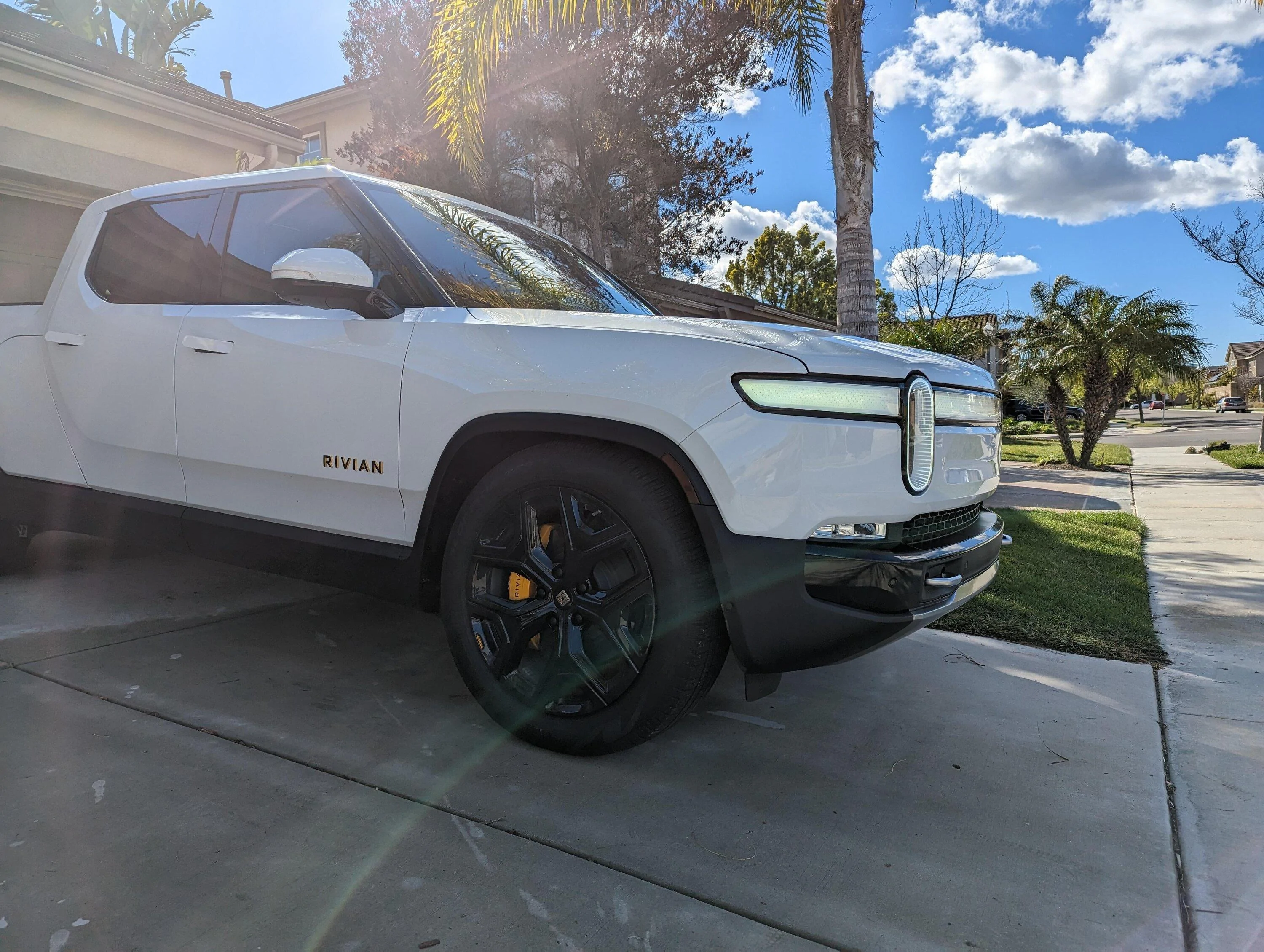 Rivian R1T R1S GLACIER WHITE R1T  Photos f4uw7adh3mka1