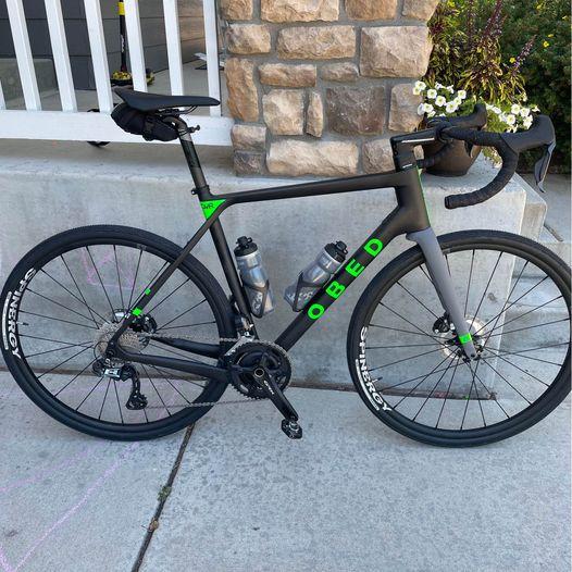 Rivian R1T R1S Show us your Mountain/Gravel/Road Bike MTB - Rivian Style! 309801169_5319697931492591_705940768422838714_n