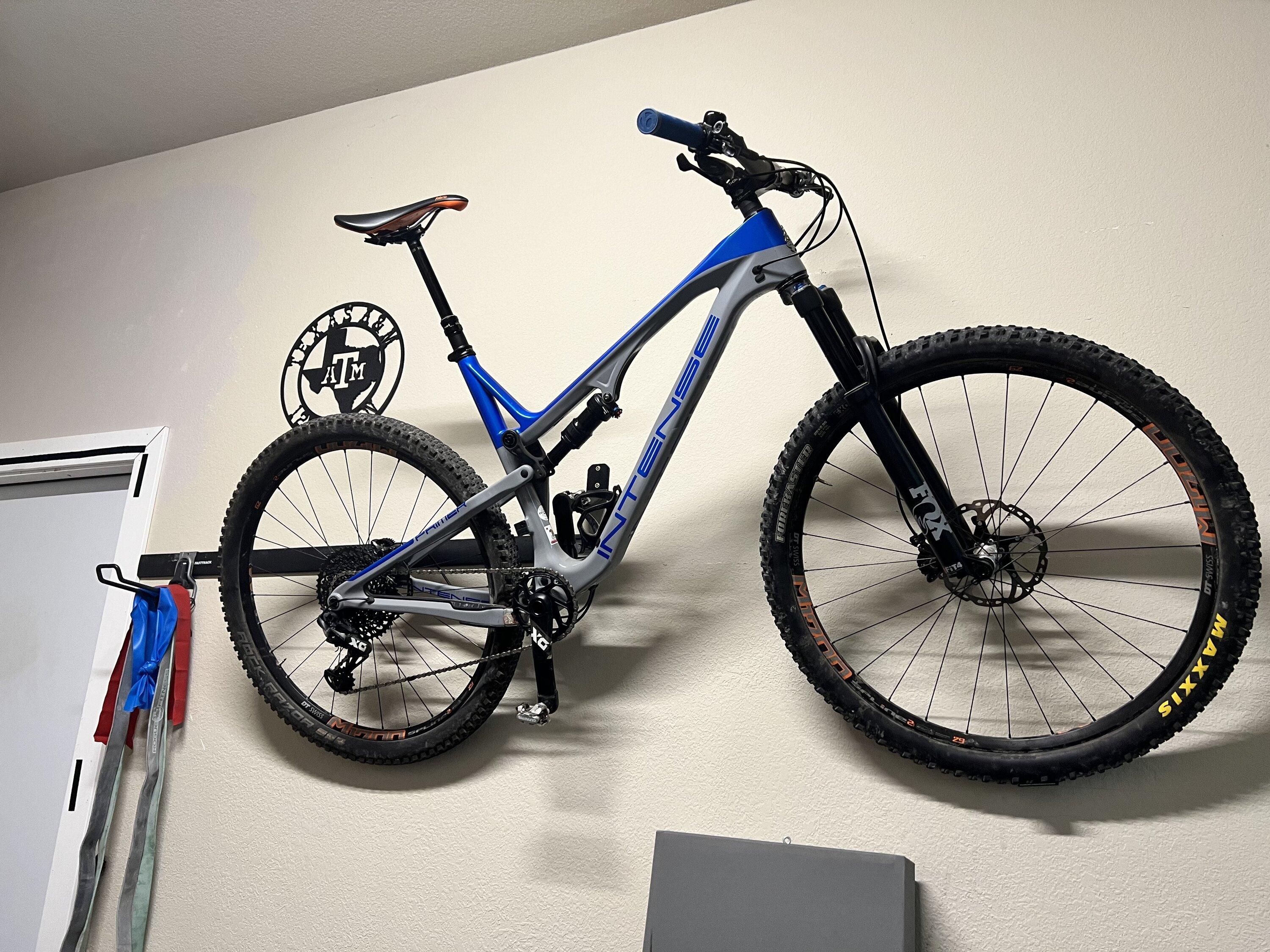 Rivian R1T R1S Show us your Mountain/Gravel/Road Bike MTB - Rivian Style! IMG_4858