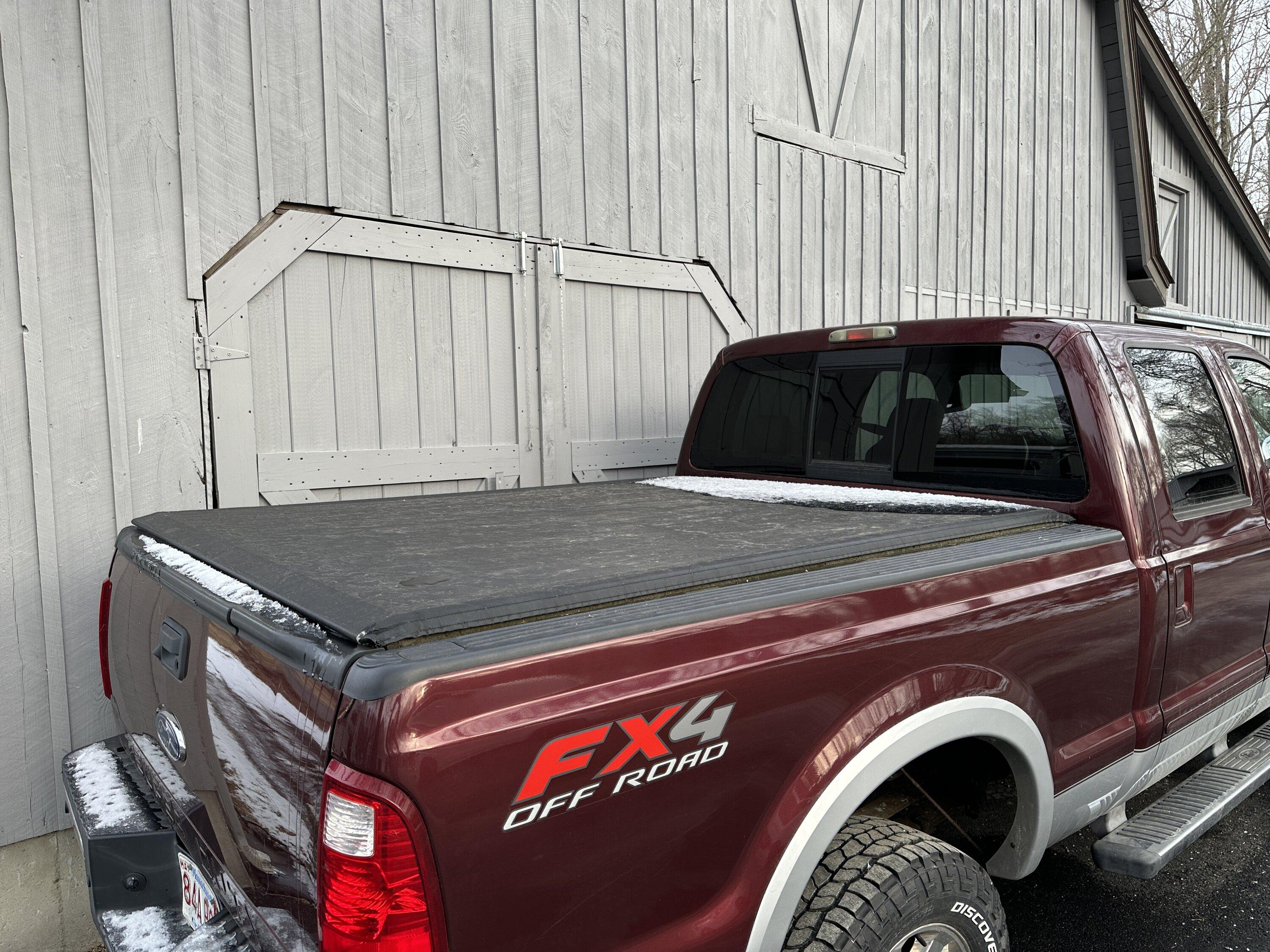 Rivian R1T R1S New aftermarket (manual) Tonneau Cover for Rivian R1T IMG_0859.JPG