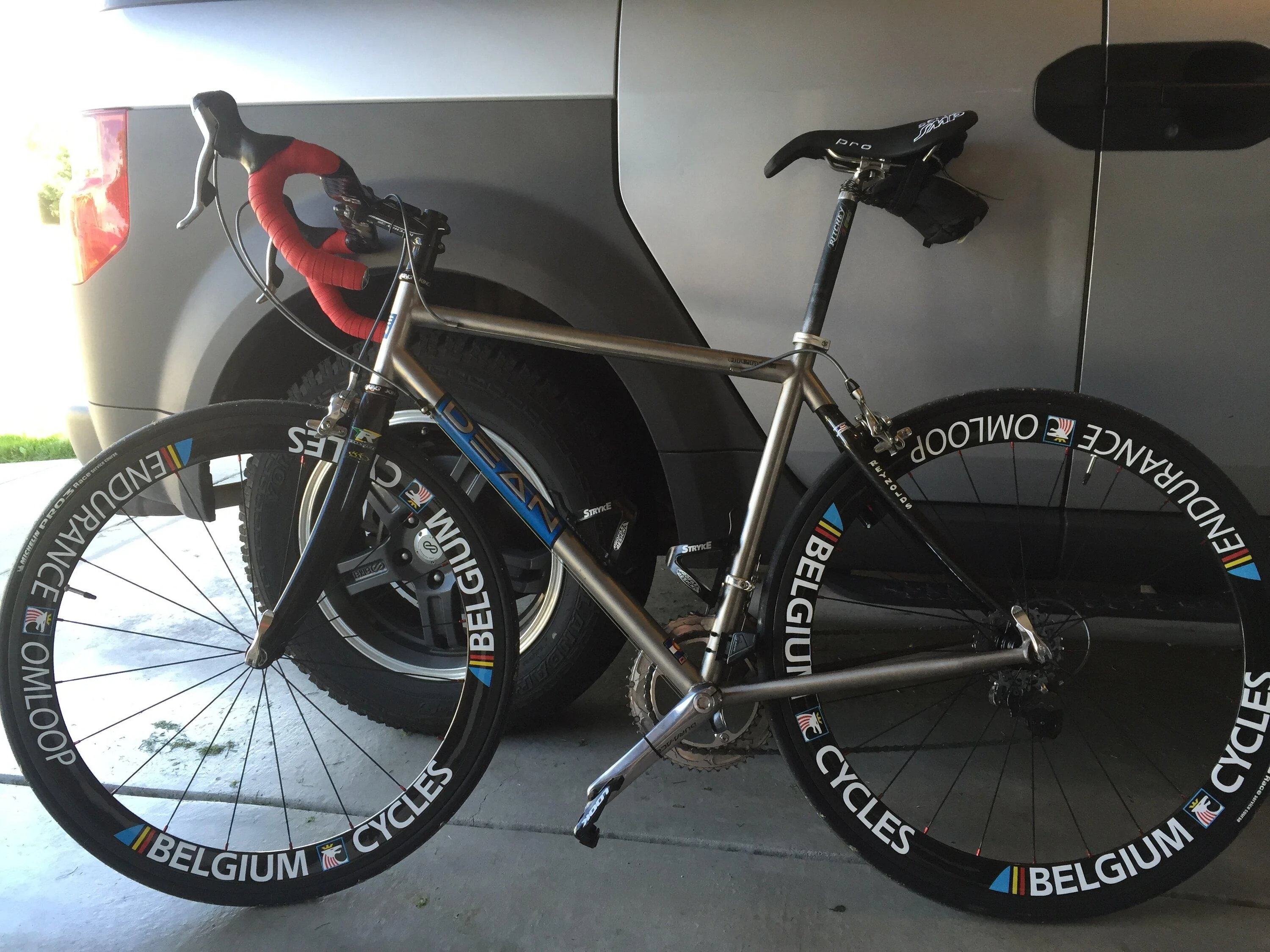 Rivian R1T R1S Show us your Mountain/Gravel/Road Bike MTB - Rivian Style! IMG_1138