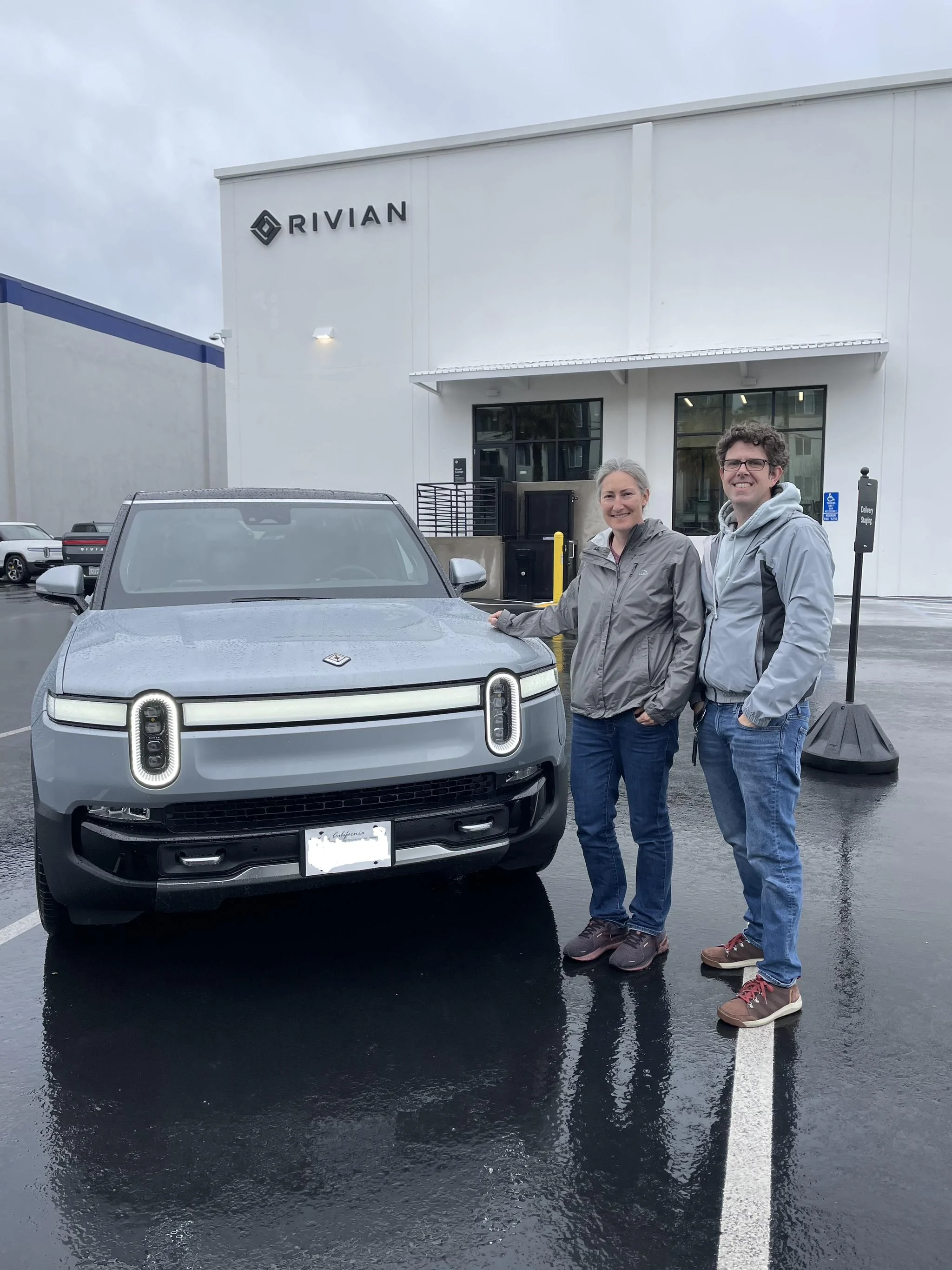 Rivian R1T R1S R1S LA Silver new delivery estimates 5E75A66E-7044-43BC-9D73-E07B65D3BDF7