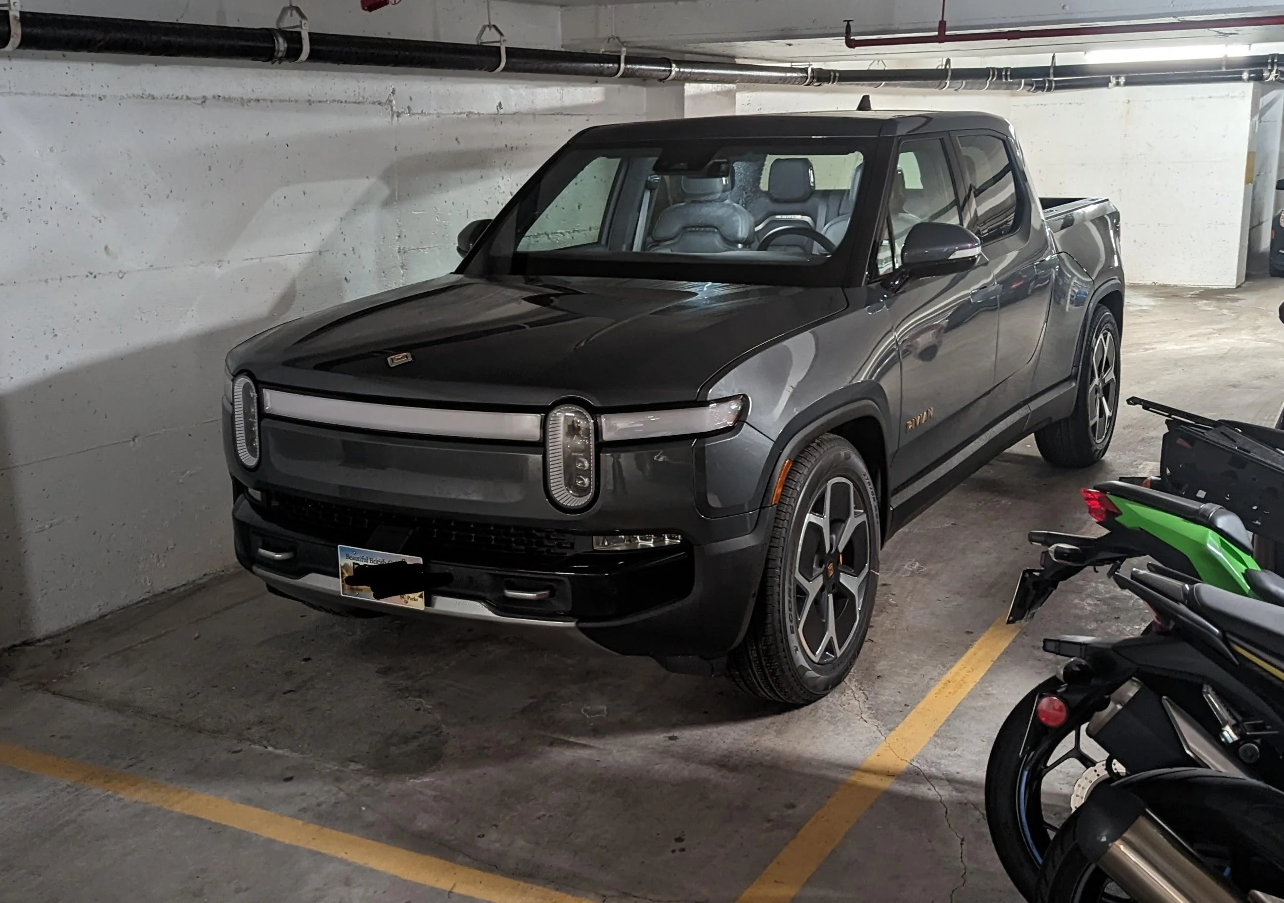 Rivian R1T R1S ?Canadian Rivian deliveries full steam ahead! AKA I HAVE AN R1T NOW! PXL_20230301_043911846_2