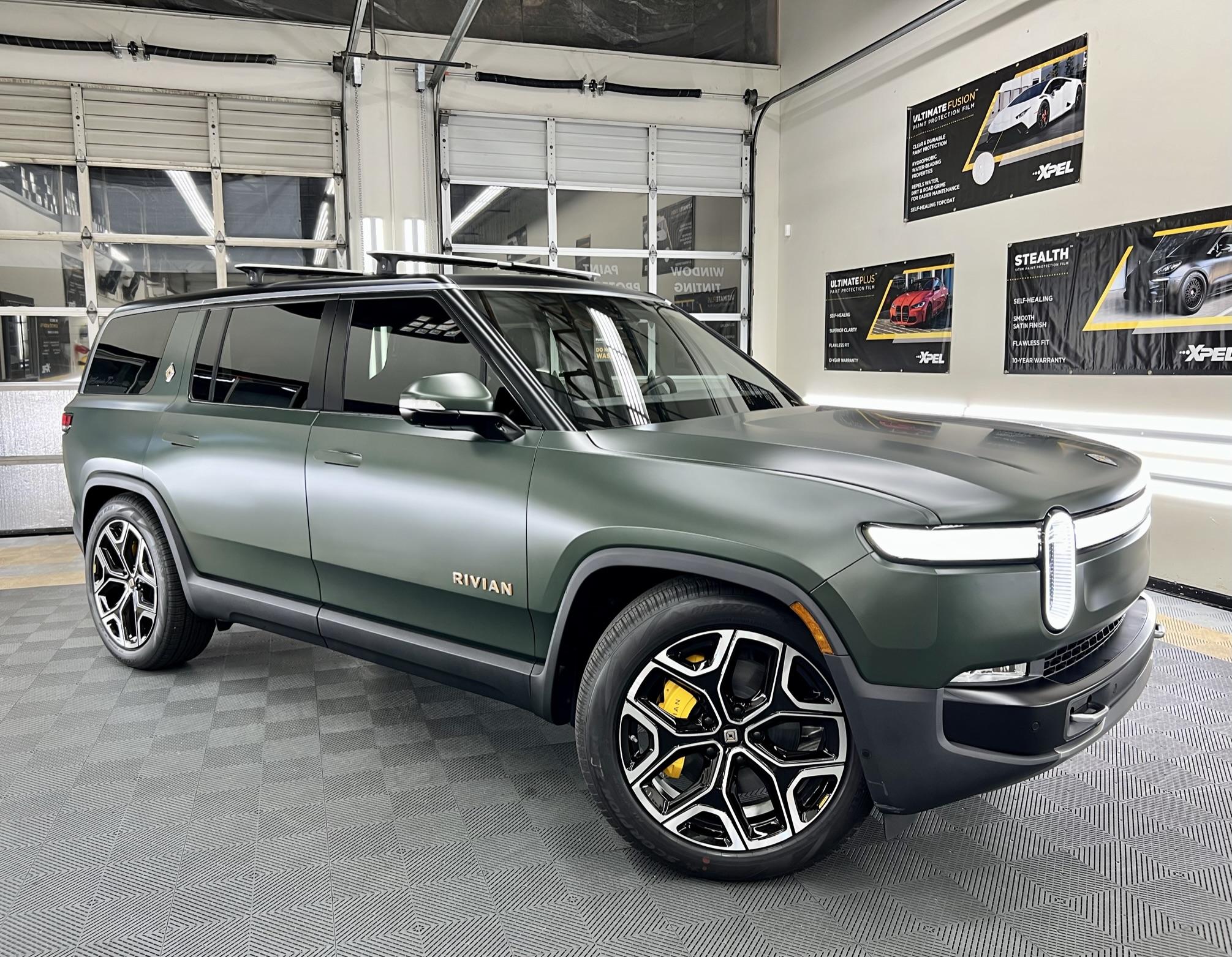 Rivian R1T R1S ? FOREST GREEN R1S Photos 333979307_600808348127331_1652820648491796746_n