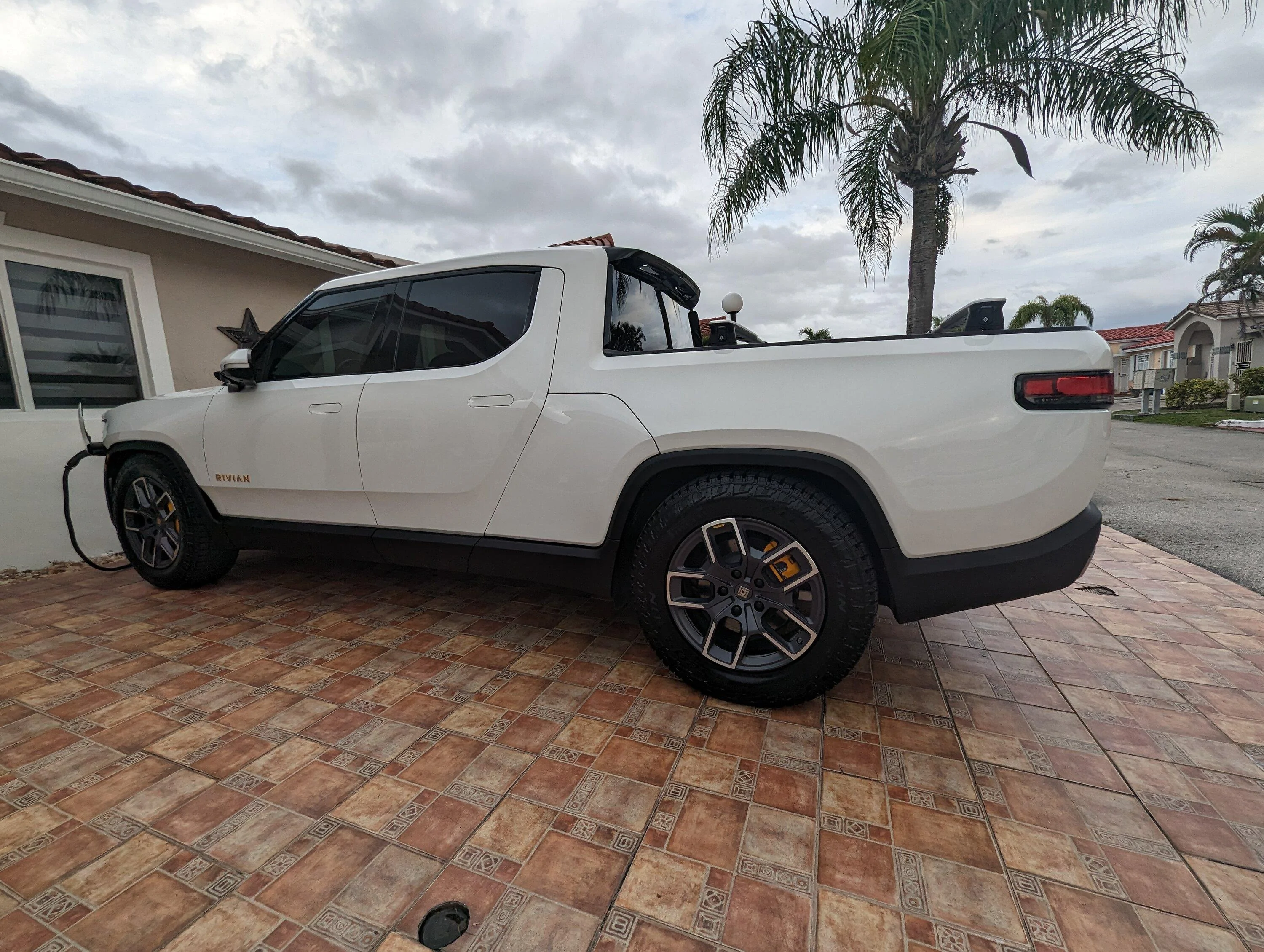 Rivian R1T R1S Has anyone else had to get body work done? PXL_20221221_215421893