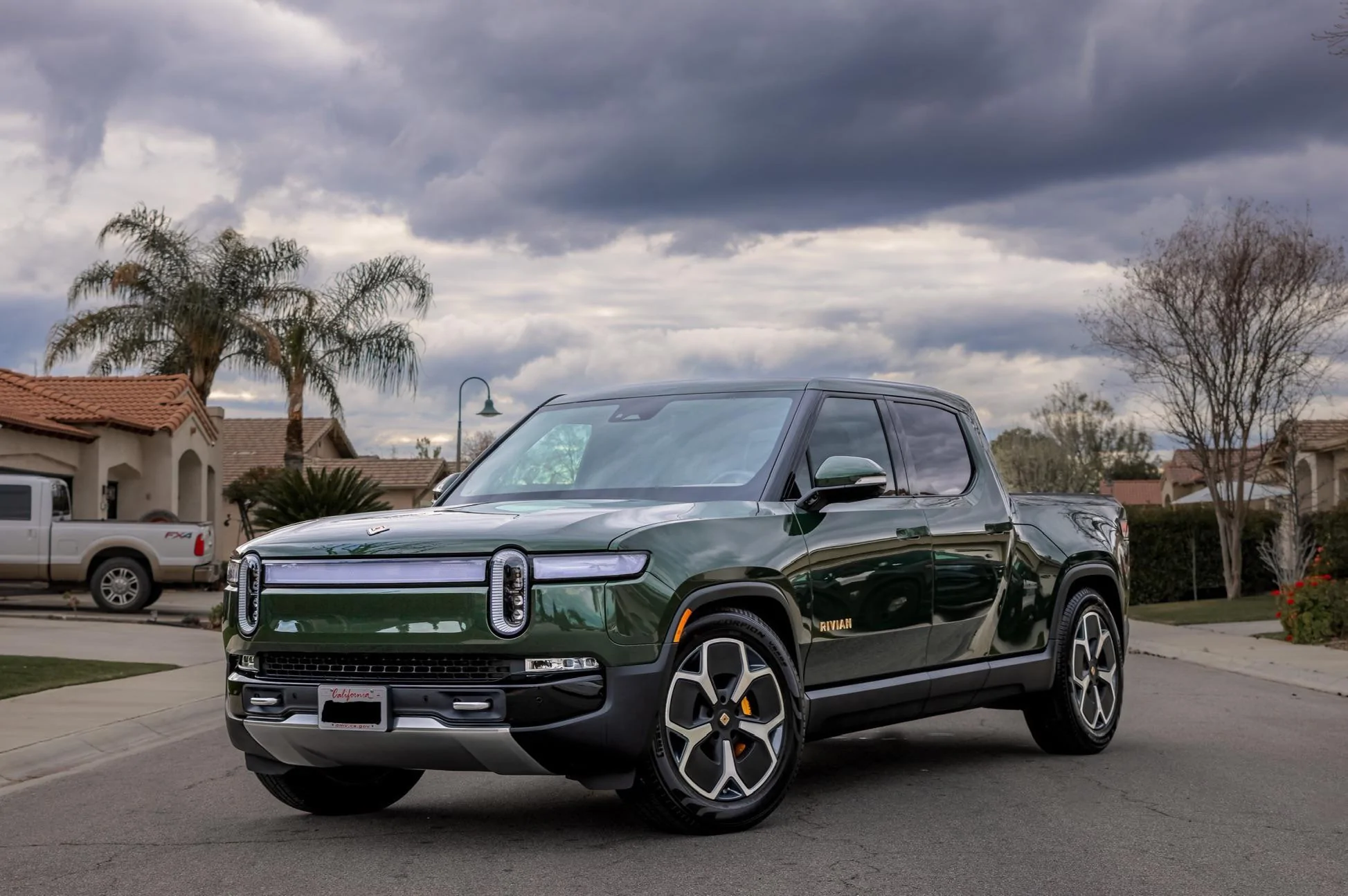 Rivian R1T R1S FOREST GREEN R1T Photos zgr0f84qcdla1