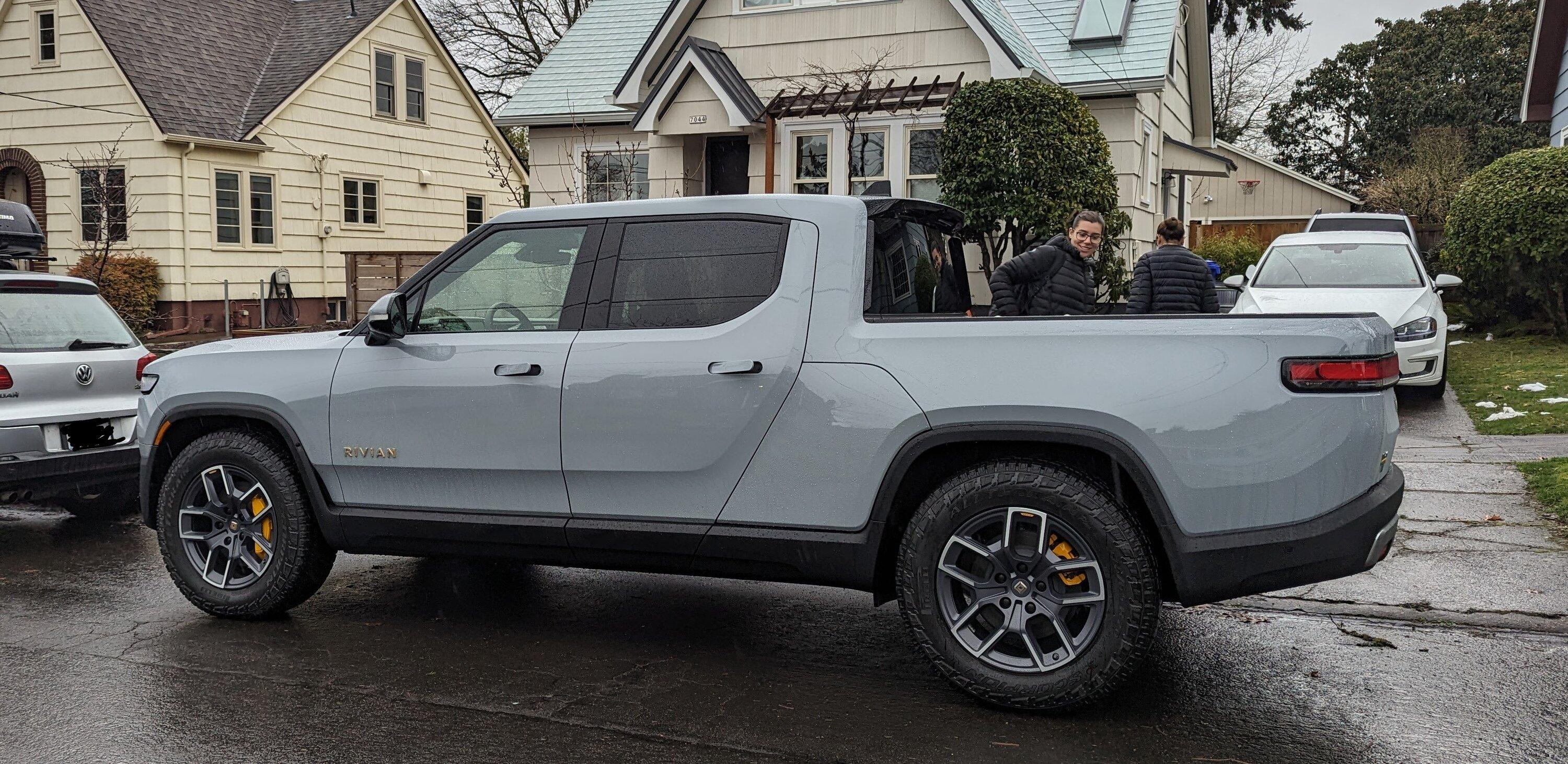 Rivian R1T R1S LIMESTONE R1T Photos PXL_20230301_000246738.MP_2
