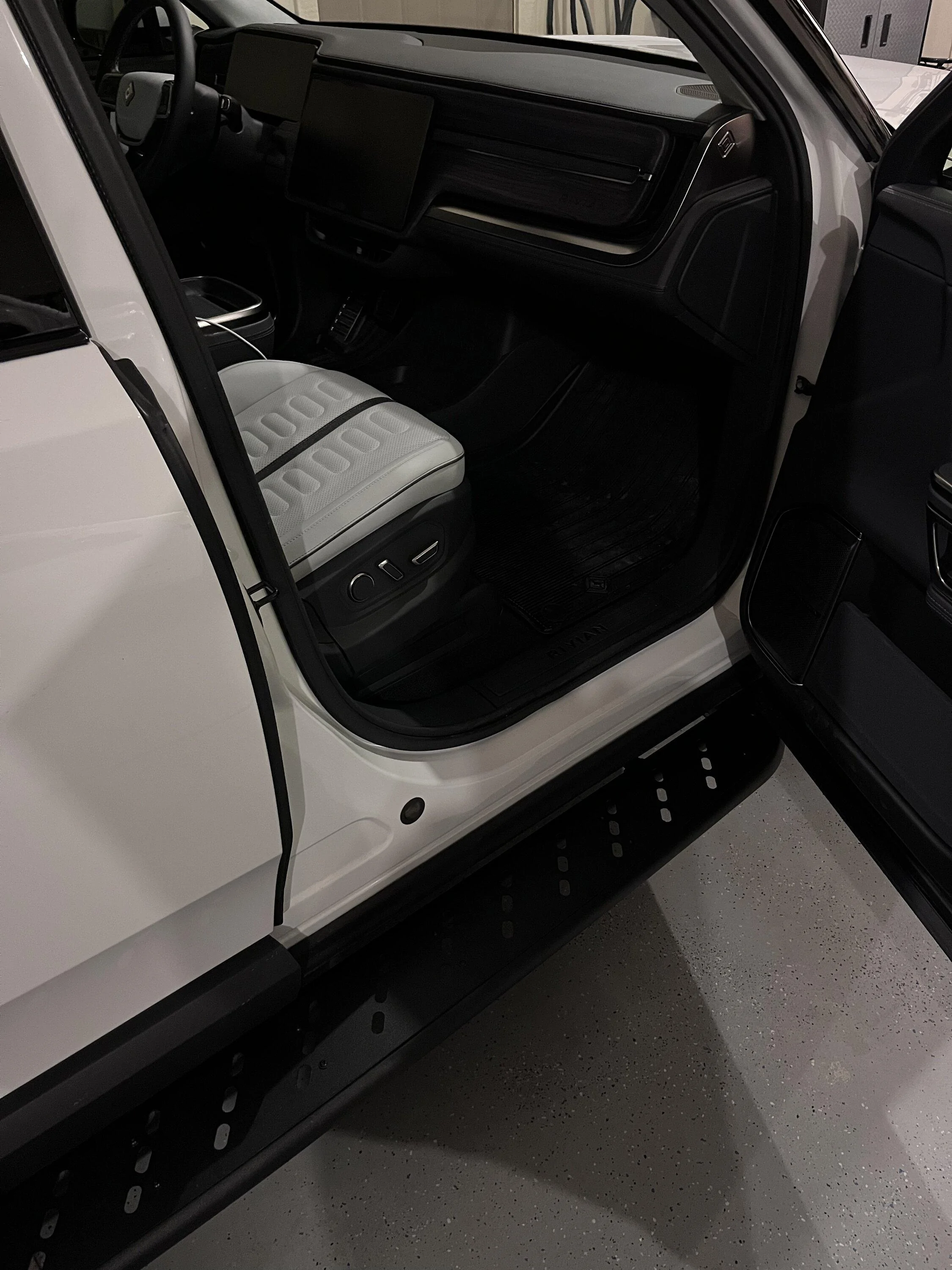 Rivian R1T R1S Introducing RMaxx Running Boards & Rock Sliders for Rivian R1T / R1S from Team 1EV D8AEFB86-FAEE-4164-B21E-F81D9E173F0A