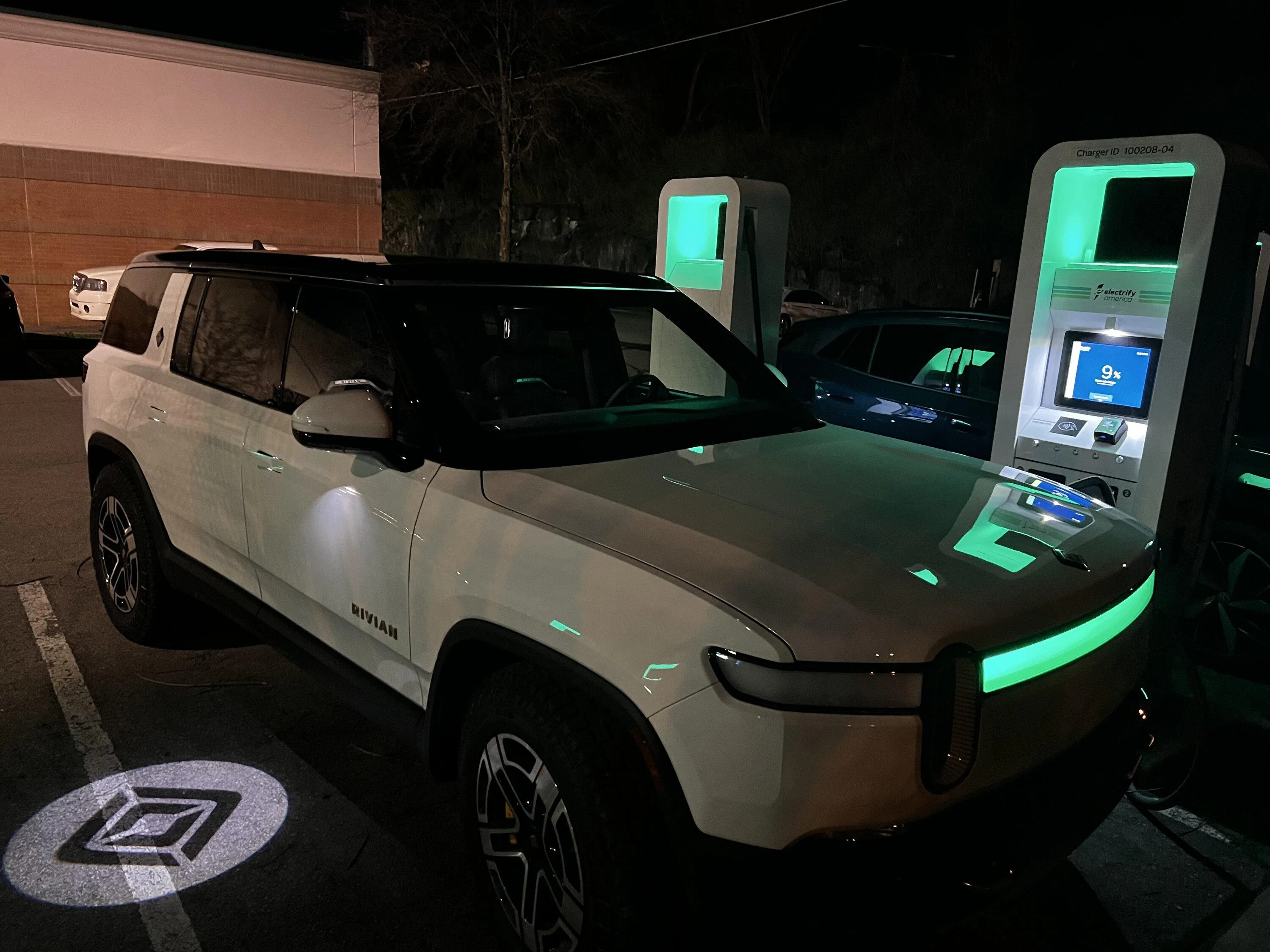 Rivian R1T R1S ? GLACIER WHITE R1S  Photos img_8461-jpeg