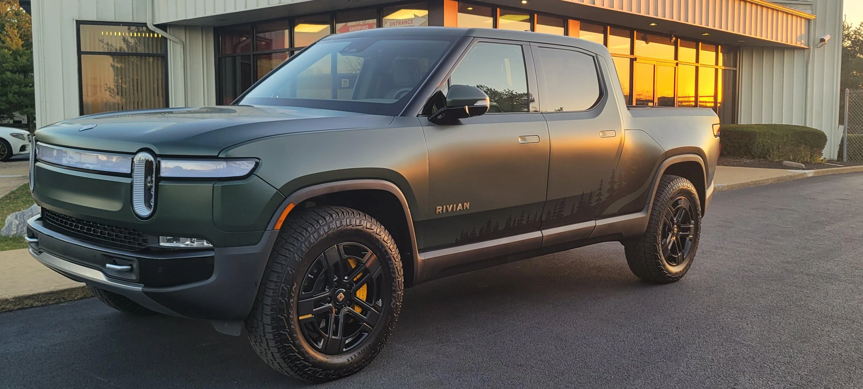 Rivian R1T R1S FOREST GREEN R1T Photos 20221122_165915