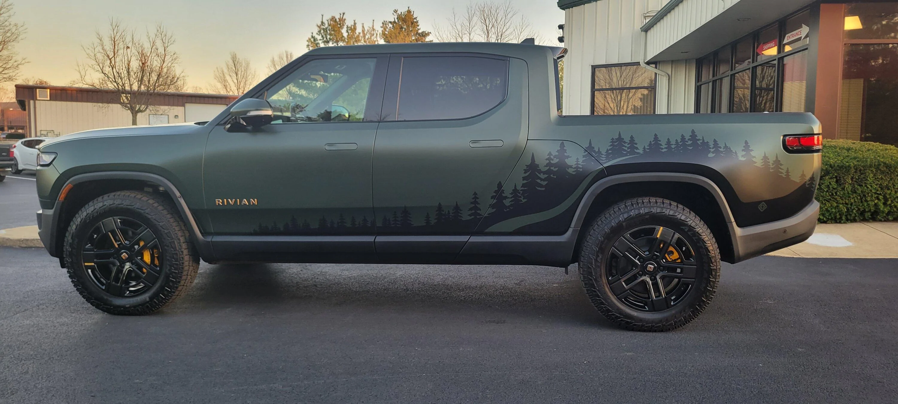 Rivian R1T R1S FOREST GREEN R1T Photos 20221122_165833