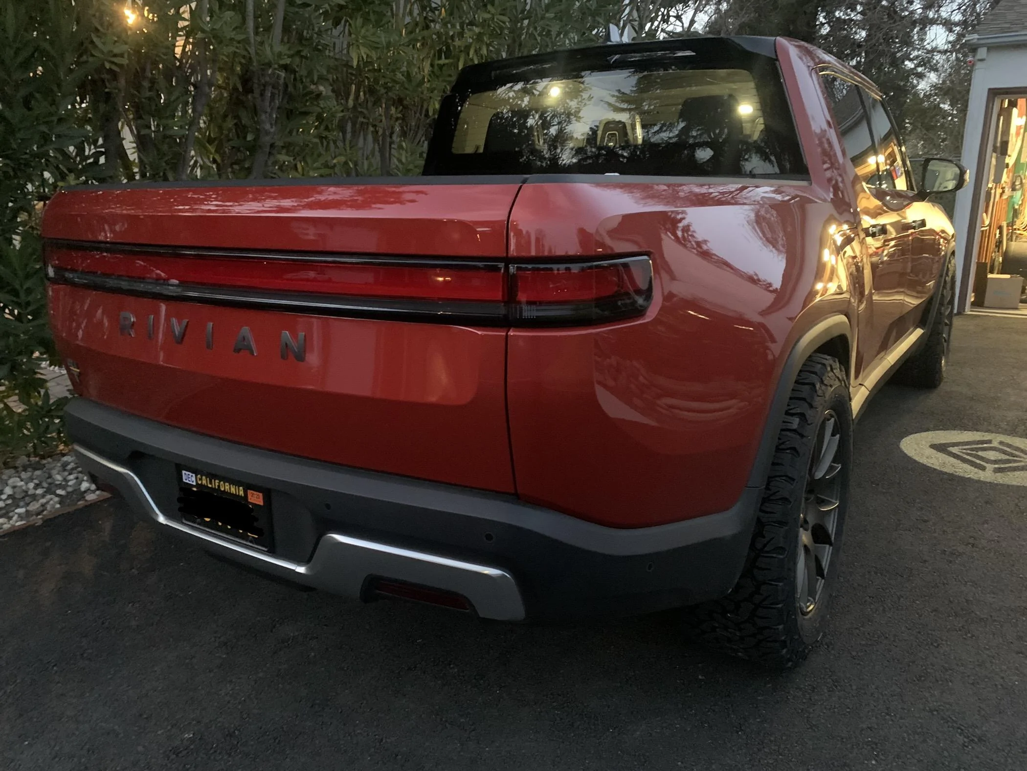 Rivian R1T R1S BFG 285/60/20 tires with 20" aftermarket wheels installed (+ blacked out badges & light bars tint) E59BC4C6-A405-4543-A287-343999714EB5