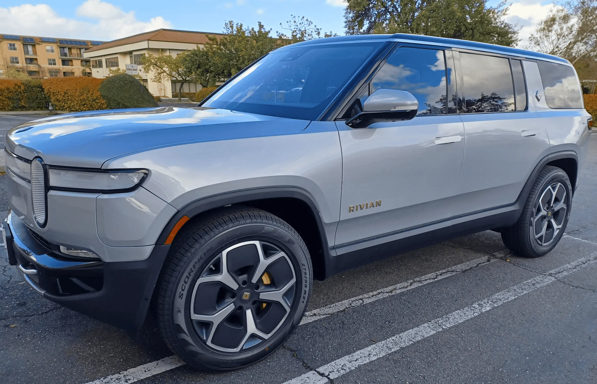 Rivian R1T R1S R1S LA Silver new delivery estimates R1S