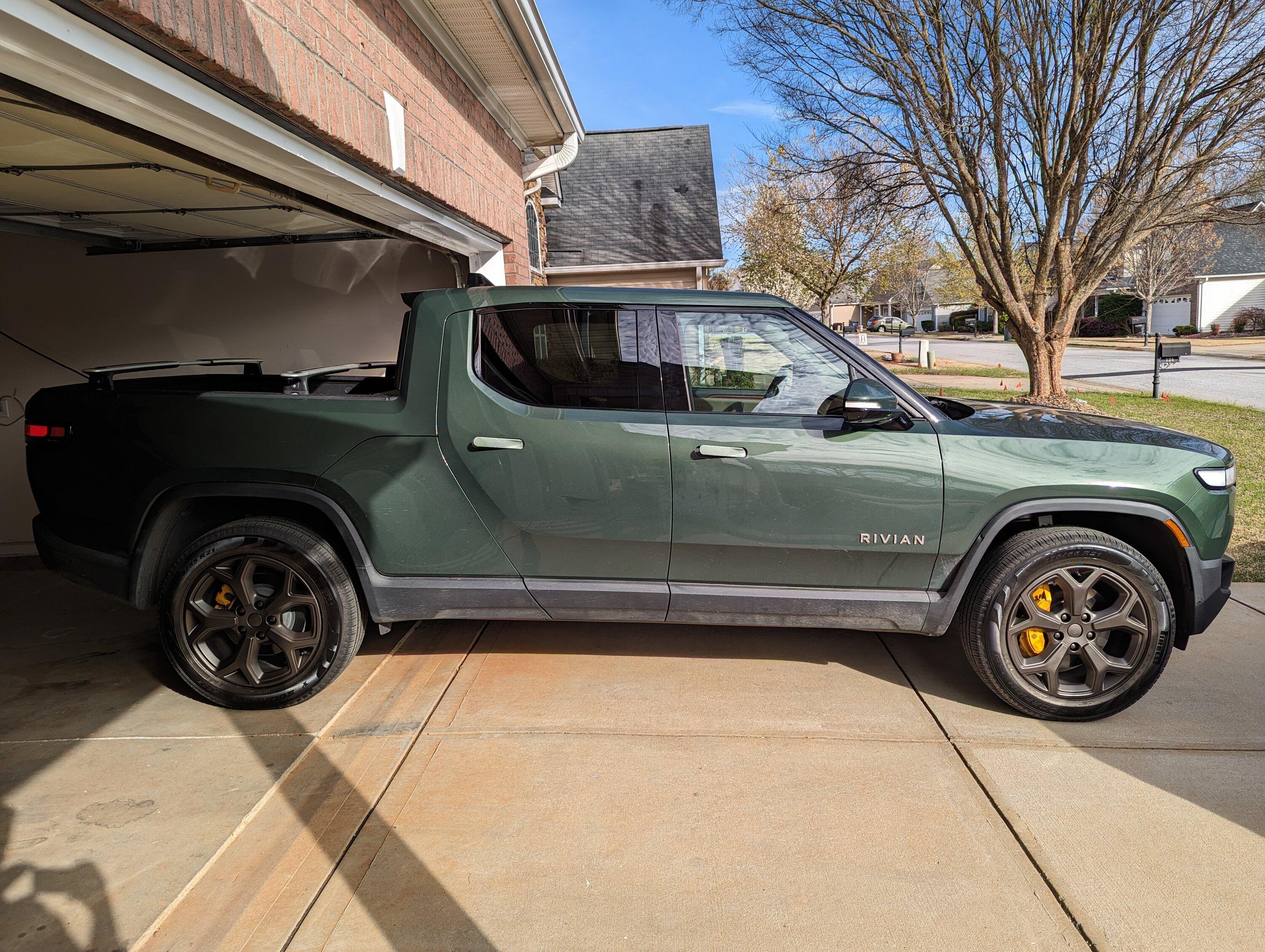 Rivian R1T R1S FOREST GREEN R1T Photos PXL_20230308_211636685