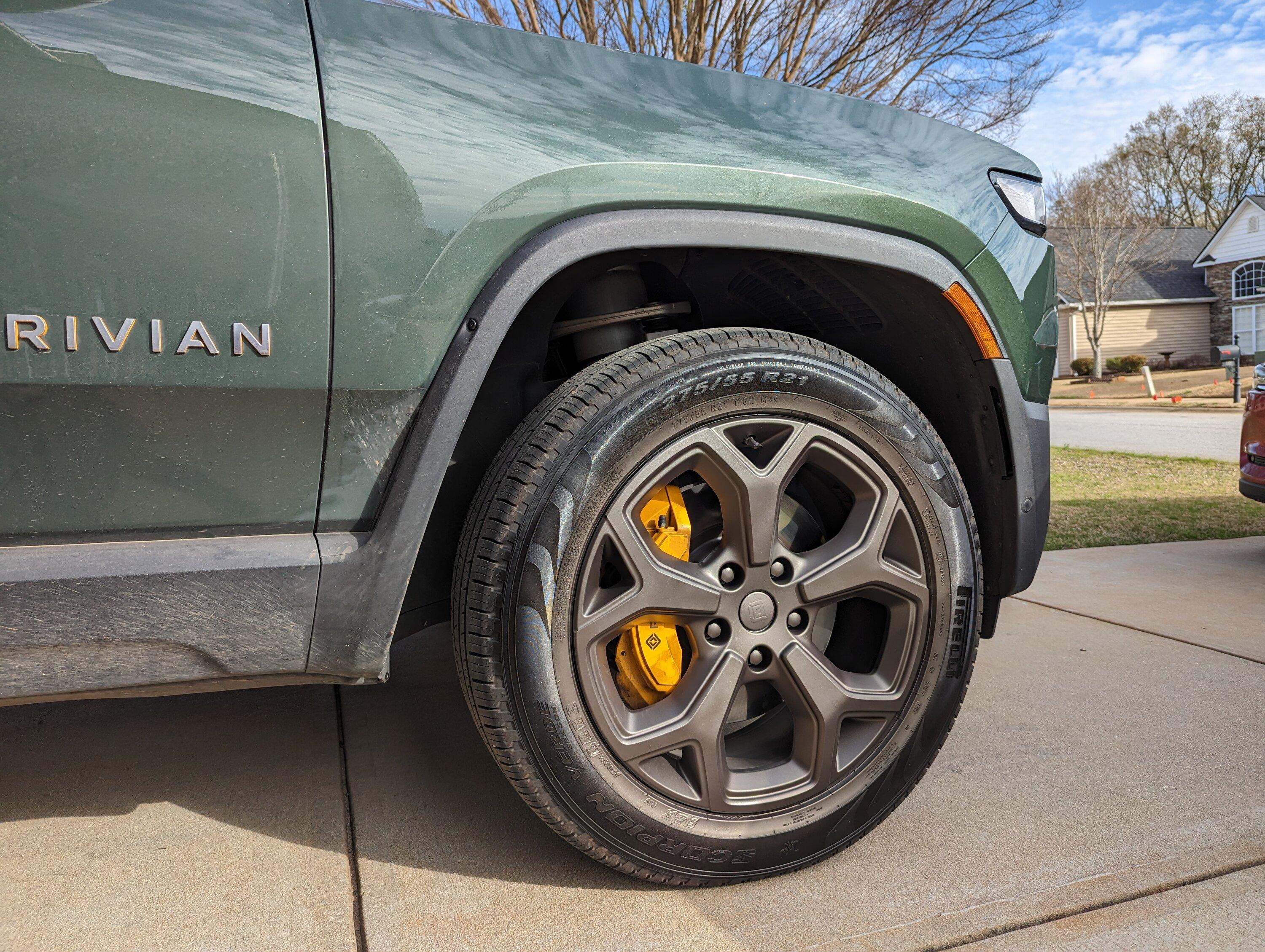 Rivian R1T R1S FOREST GREEN R1T Photos PXL_20230308_211809783