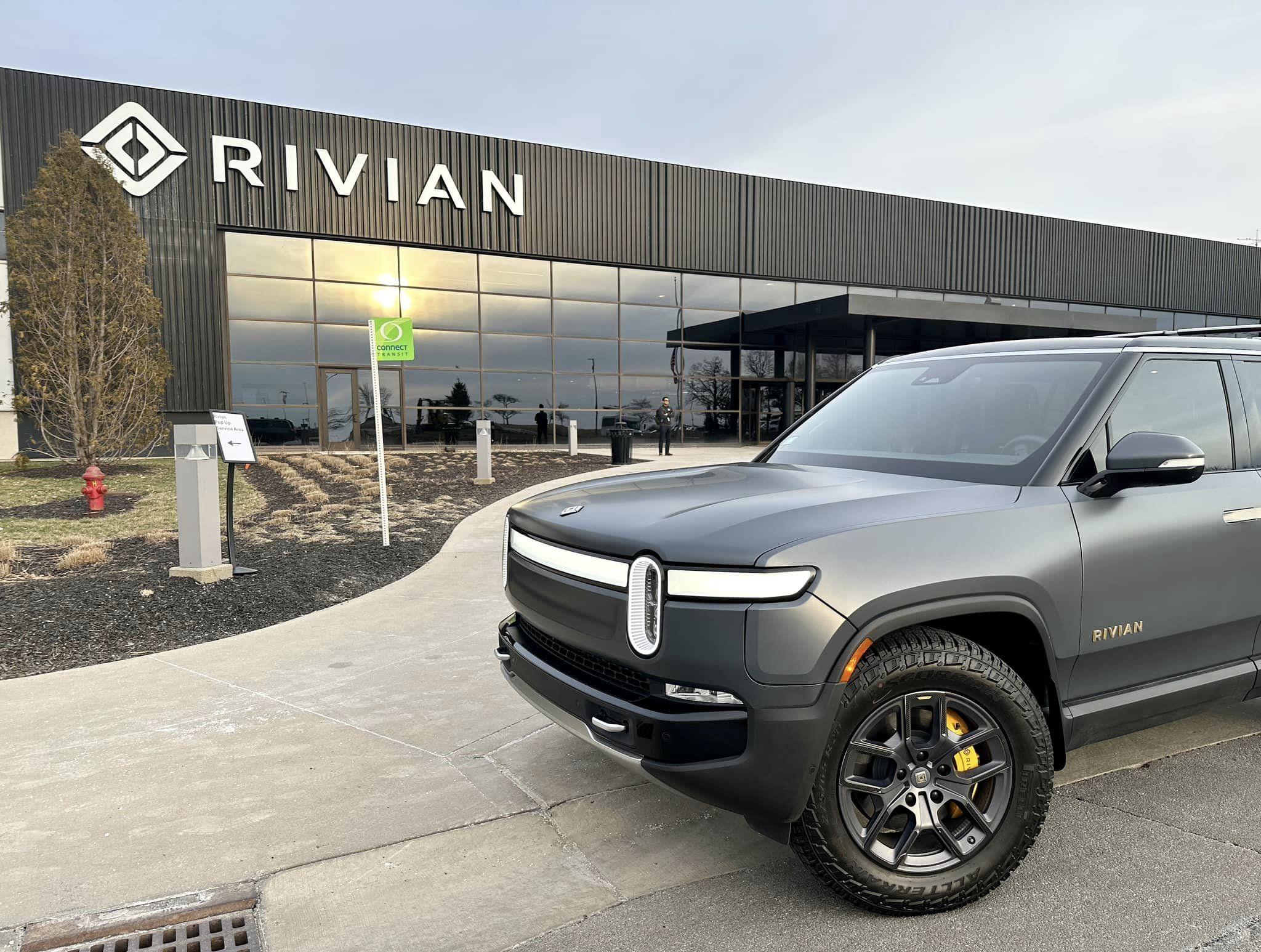 Rivian R1T R1S El CAP GRANITE Rivian Photos 332863313_1872999606388699_4870078942173366034_n (1)