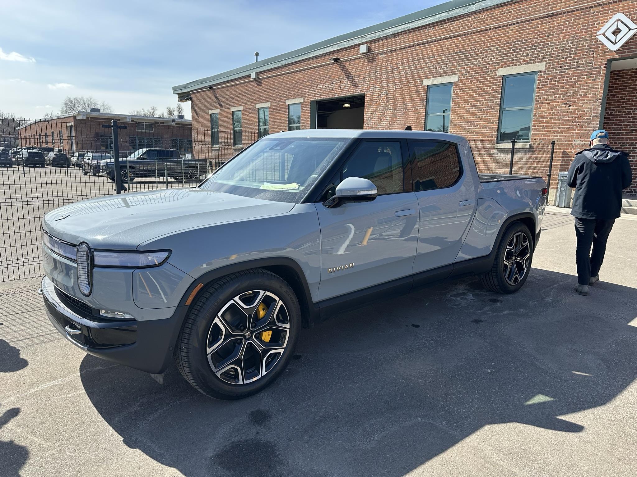 Rivian R1T R1S LIMESTONE R1T Photos img_1548-jpe