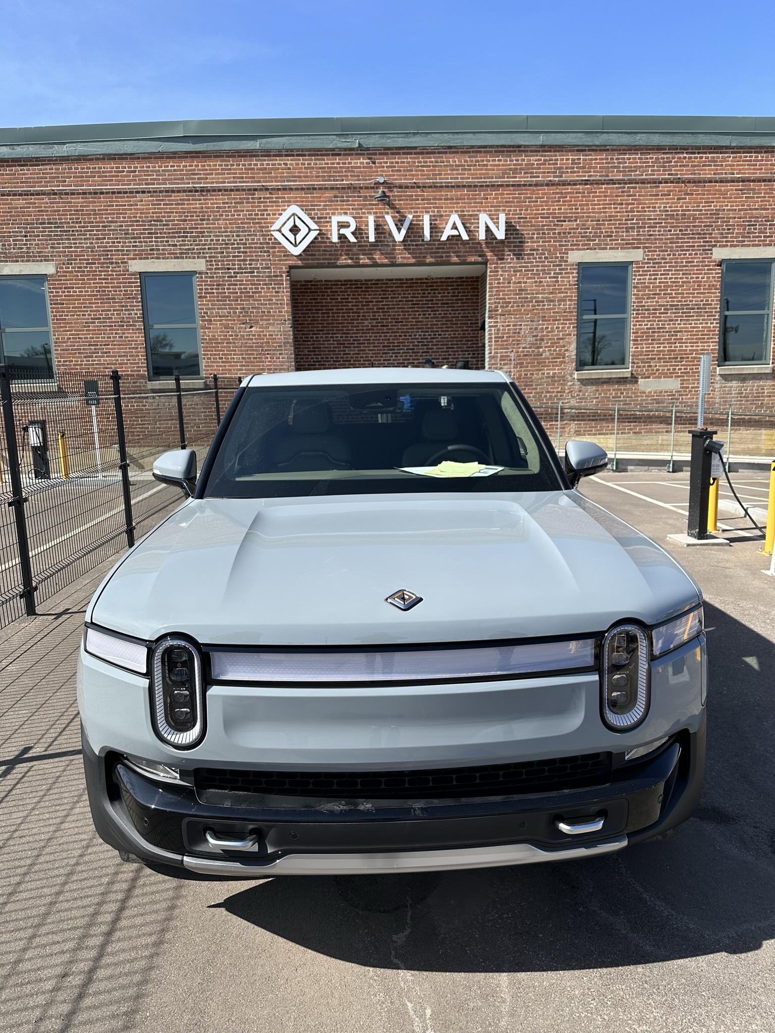 Rivian R1T R1S LIMESTONE R1T Photos img_1549-jpe