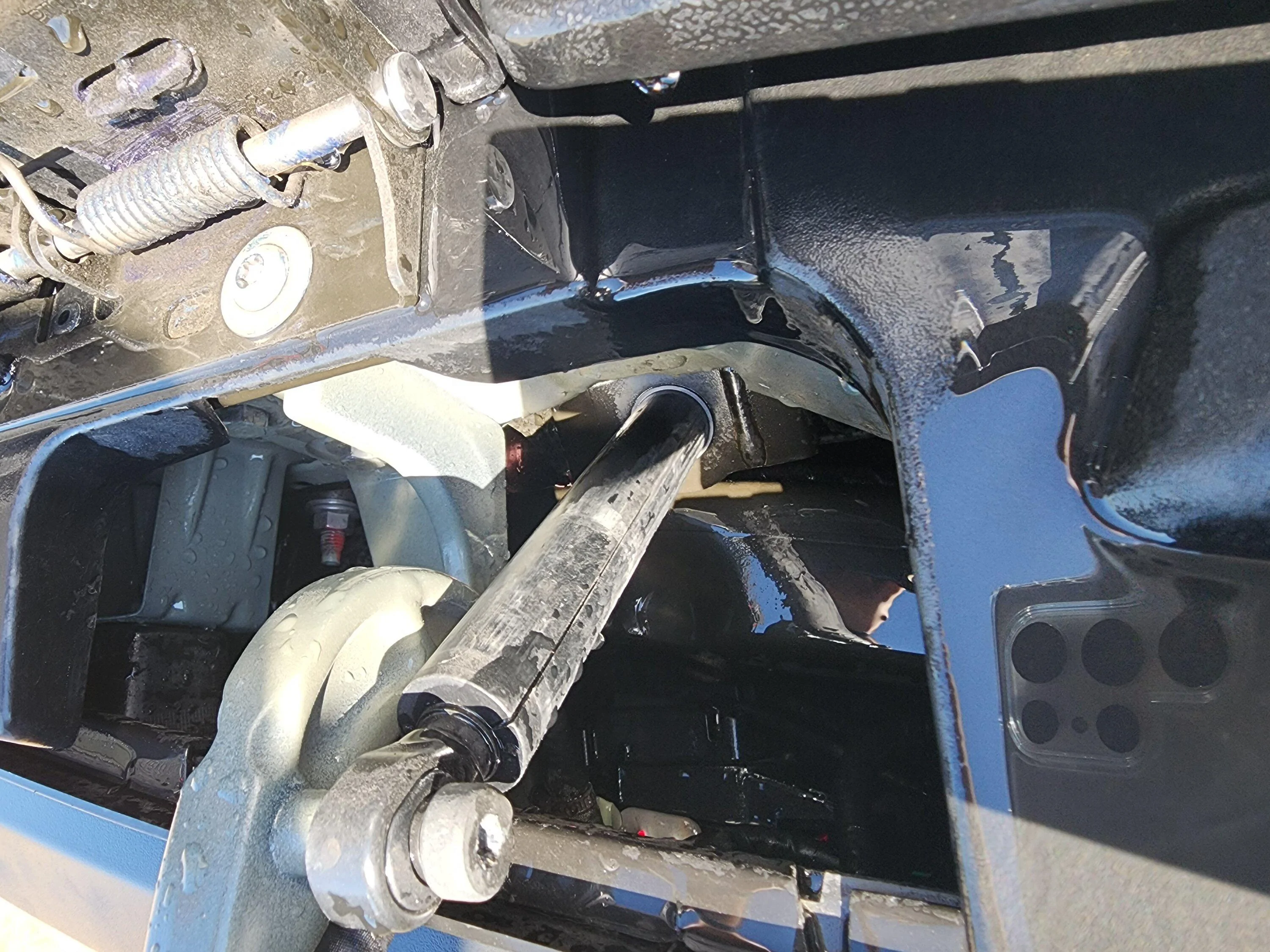 Rivian R1T R1S Tailgate Strut Cracked 20230306_122305