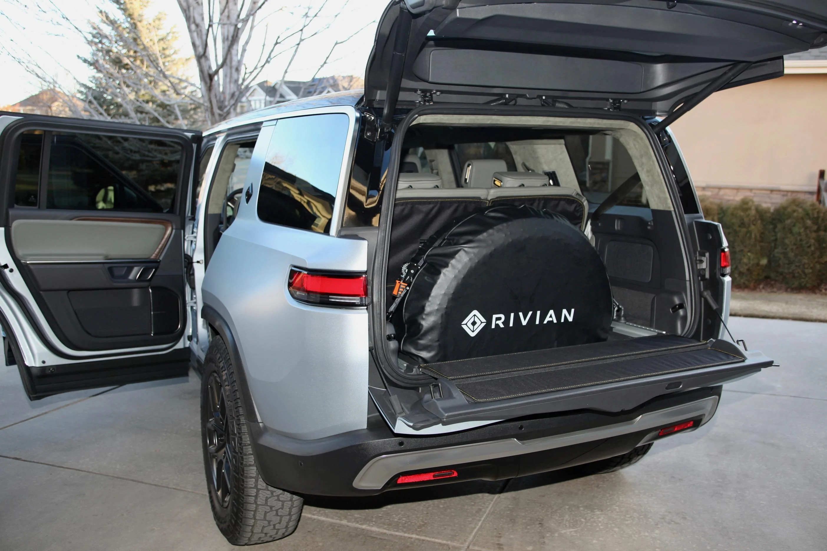 Rivian R1T R1S LA SILVER Rivian Photos IMG_4165