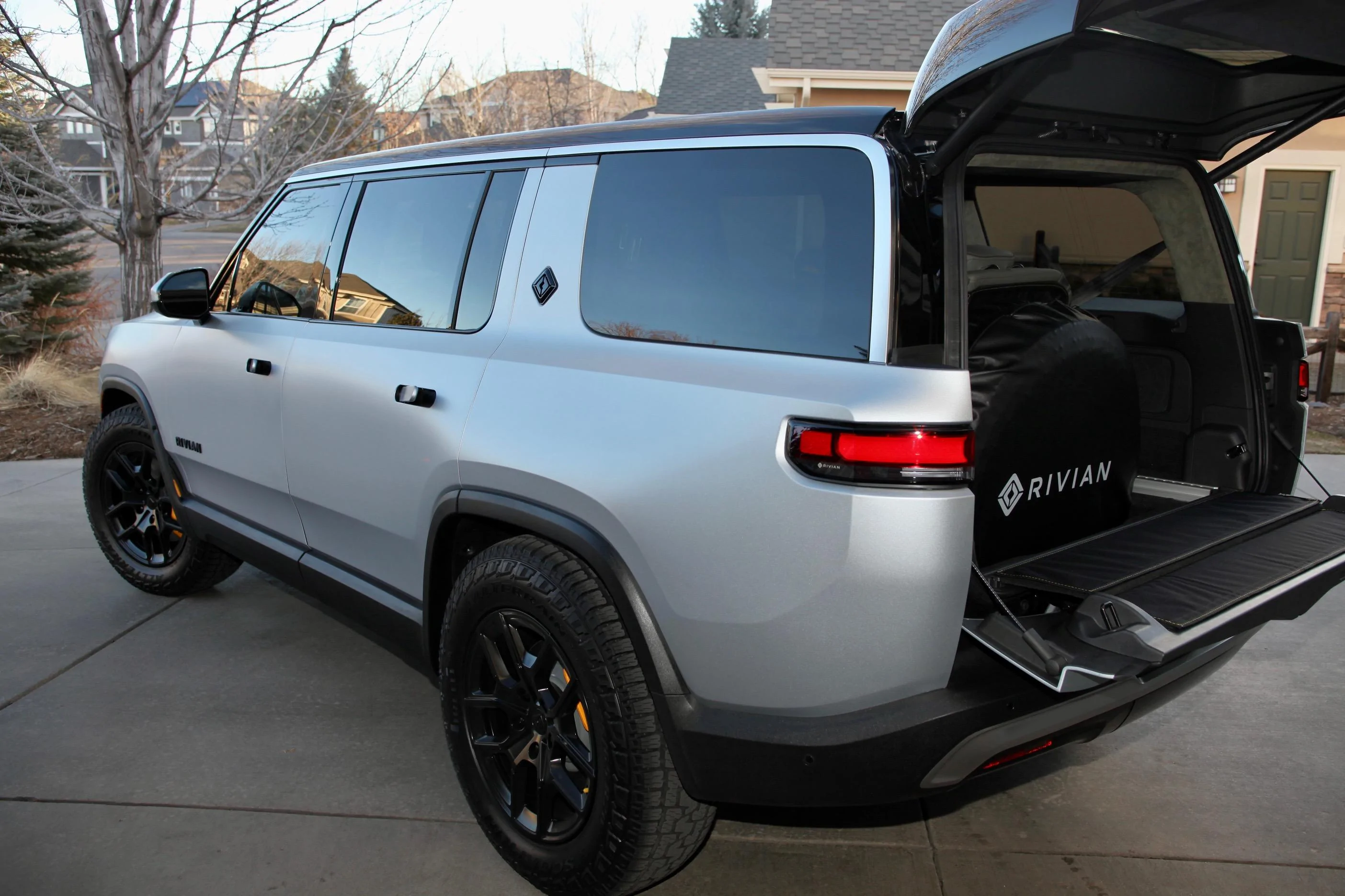 Rivian R1T R1S LA SILVER Rivian Photos IMG_4166
