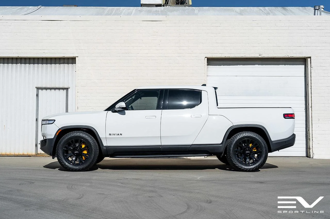 Rivian R1T R1S Take FIVE on Custom Wheels, Curious which you prefer? cig-cozy-gallery-12584m3V-glacier-white-rivian-r1t-aftermarket-running-boards-wm-2-xxl