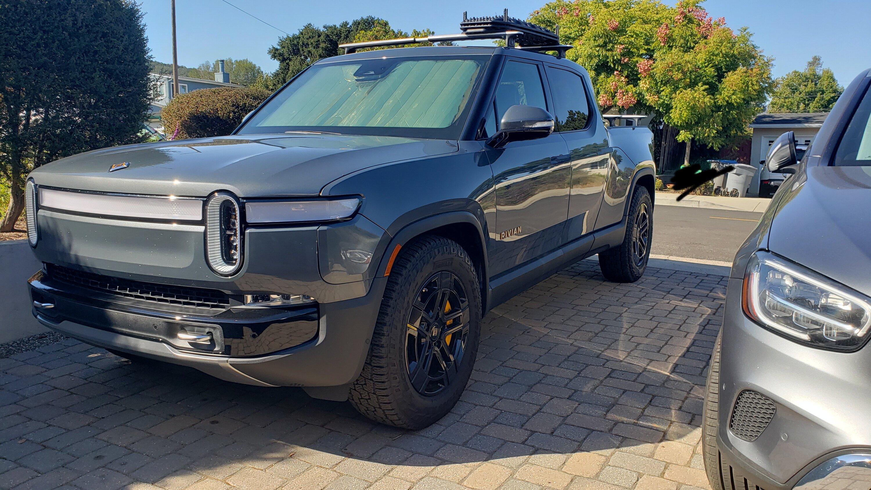 Rivian R1T R1S El CAP GRANITE Rivian Photos 20221112_104721