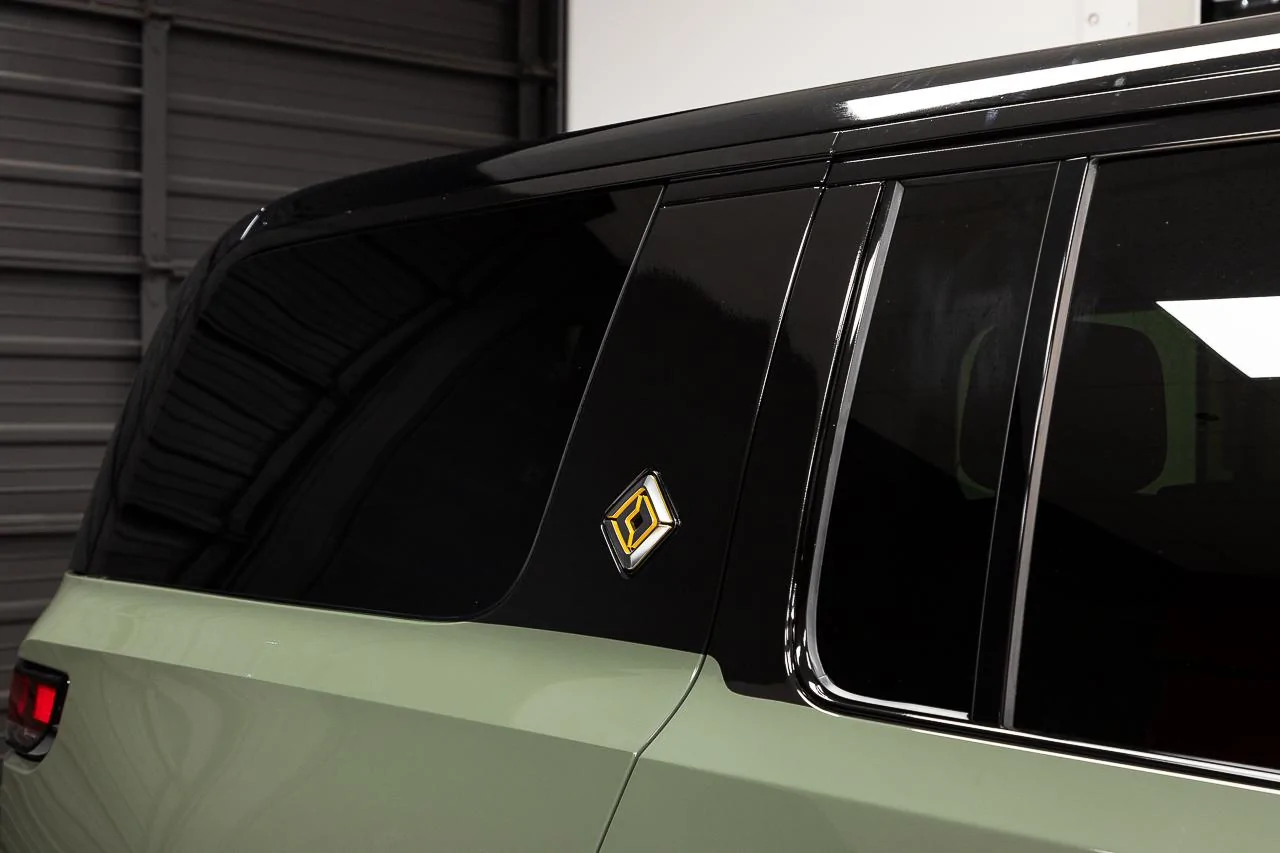 Rivian R1T R1S R1S 'C-Pillar' Delete / Blackout vinyl wrap kit has launched! DIY friendly 1ev-rivian-r1s-c-pillar-blackout-kit-gloss-1