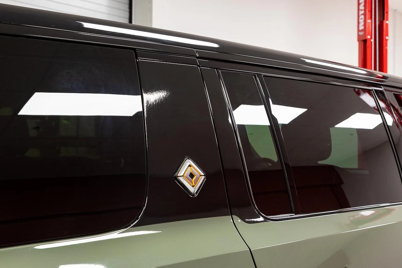Rivian R1T R1S R1S 'C-Pillar' Delete / Blackout vinyl wrap kit has launched! DIY friendly 1ev-rivian-r1s-c-pillar-blackout-kit-gloss-2