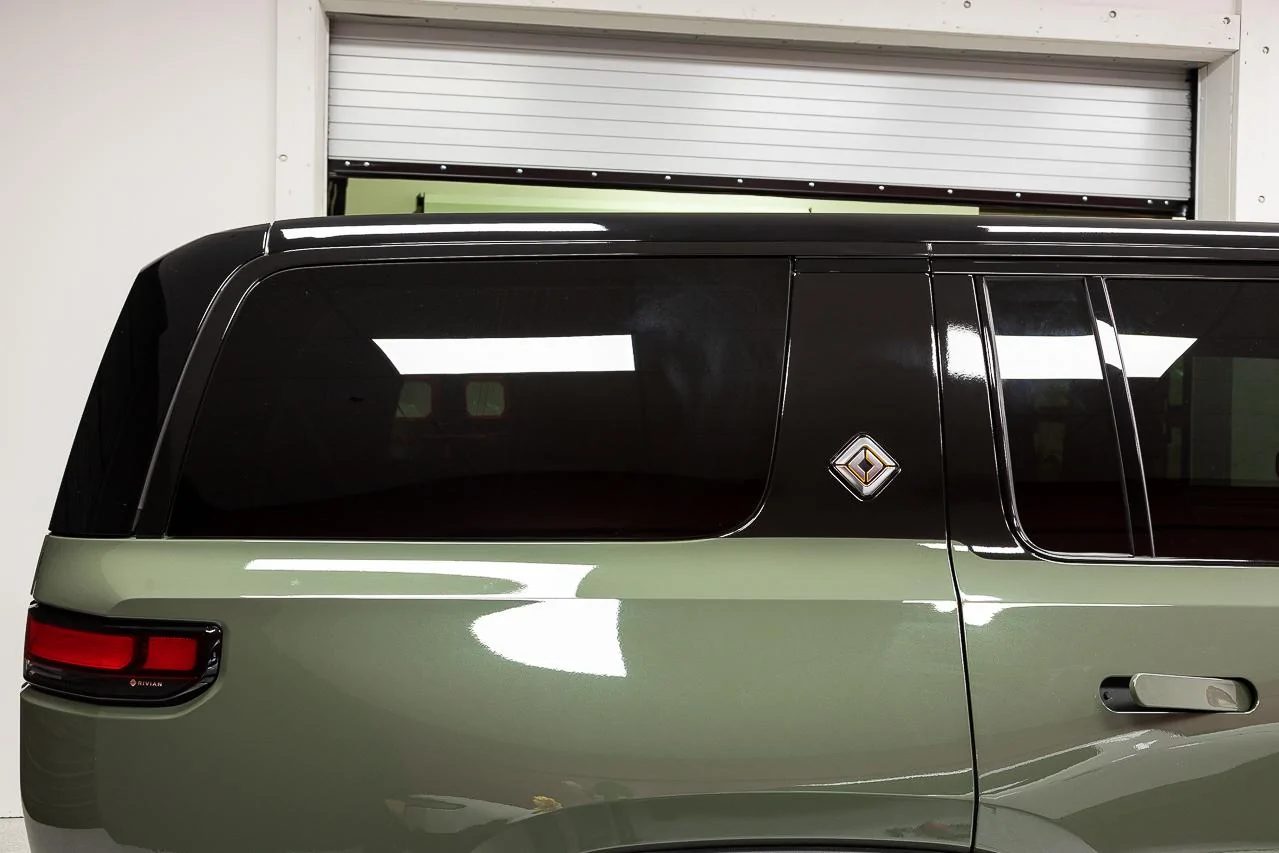 Rivian R1T R1S R1S 'C-Pillar' Delete / Blackout vinyl wrap kit has launched! DIY friendly 1ev-rivian-r1s-c-pillar-blackout-kit-gloss-4