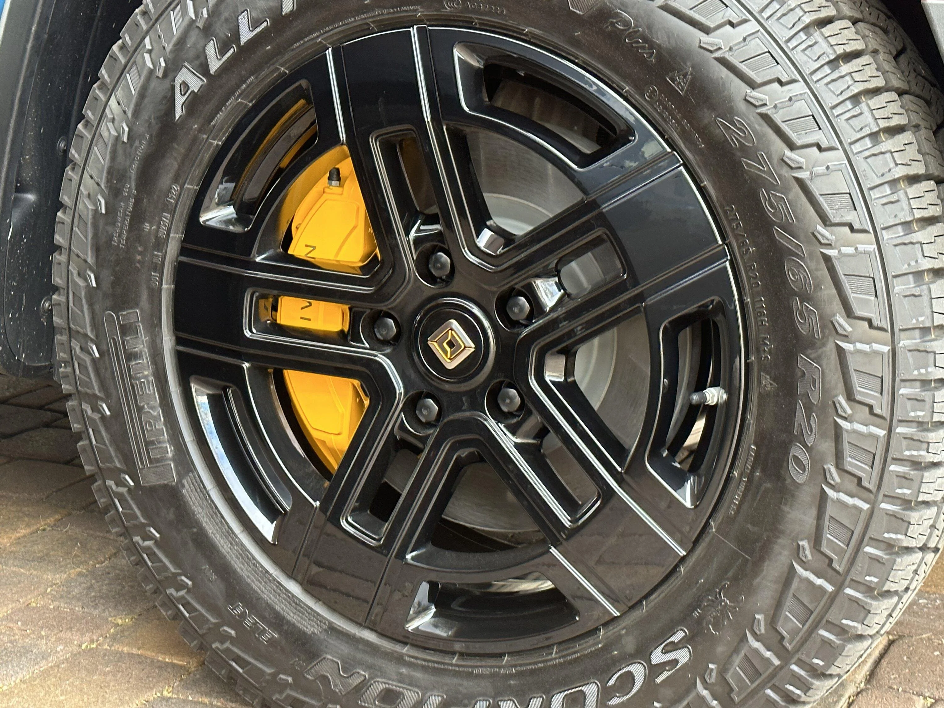 Rivian R1T R1S A/T Brights Powdercoated to Glossy Black 6A454DE7-7D4E-4A8F-BD8D-DD632ECD1224