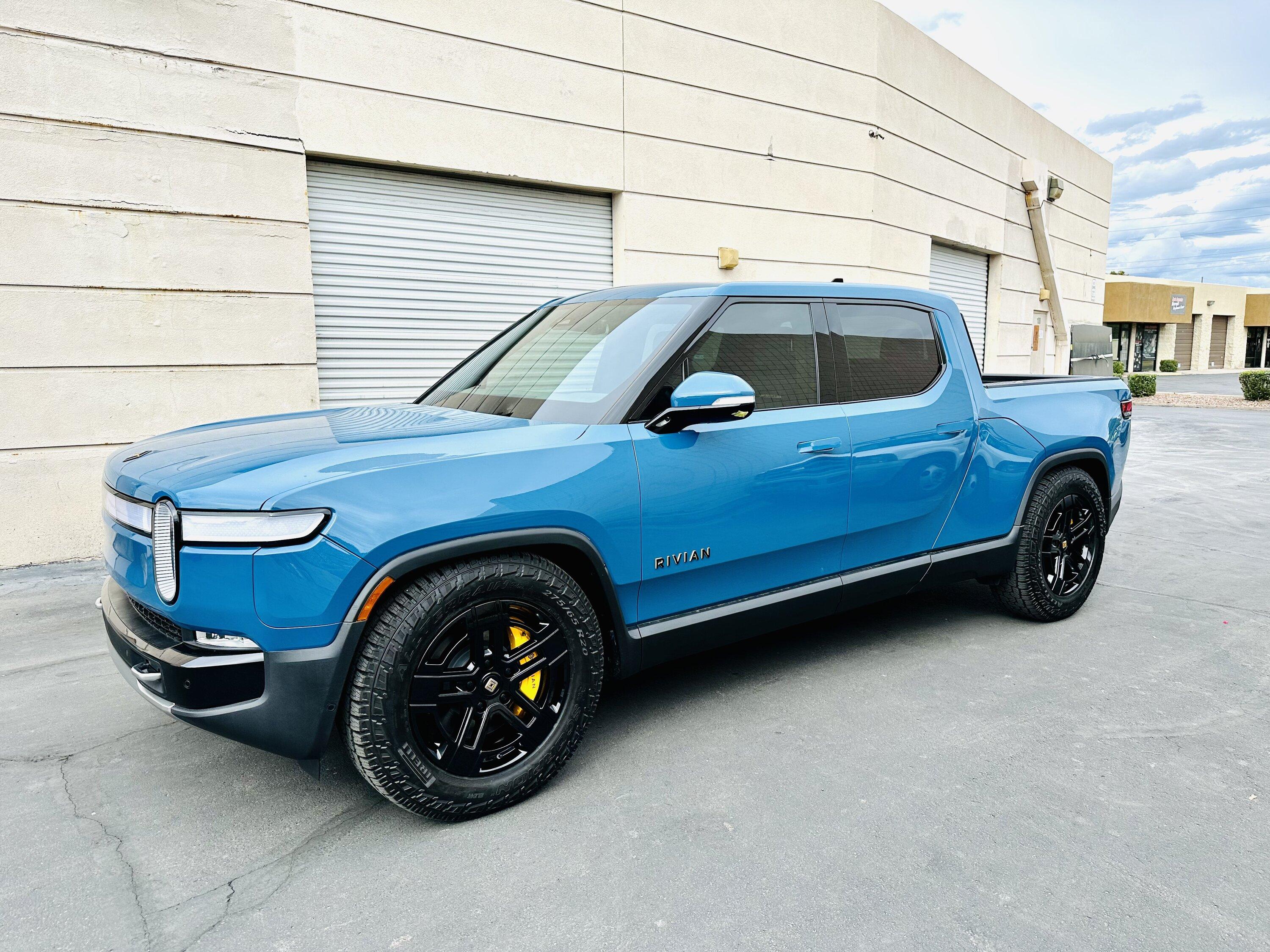 Rivian R1T R1S A/T Brights Powdercoated to Glossy Black DAAC0AC8-9BCE-4258-9153-EDE92DEE14C1