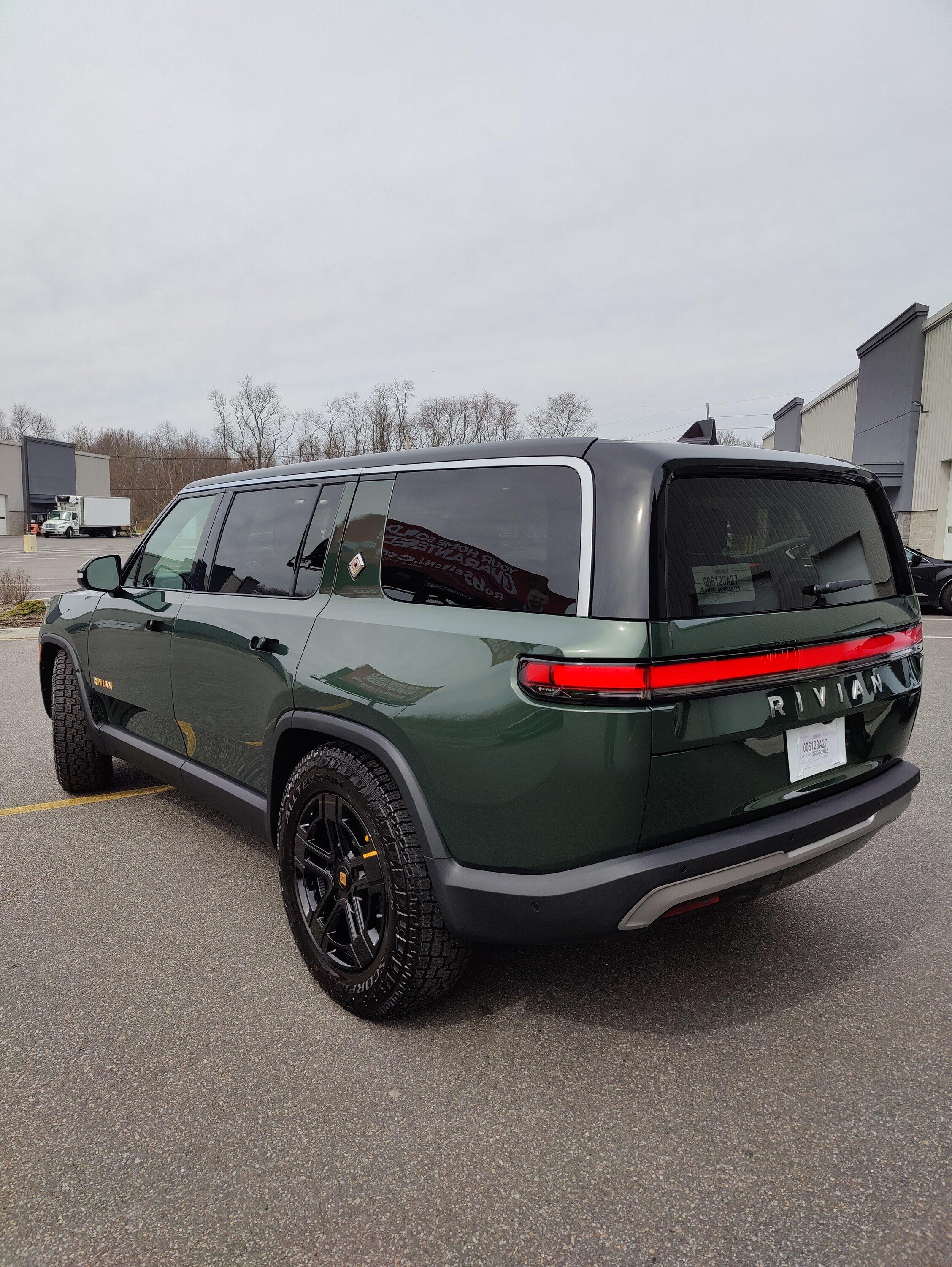 Rivian R1T R1S FOREST GREEN R1T Photos IMG20230312135730