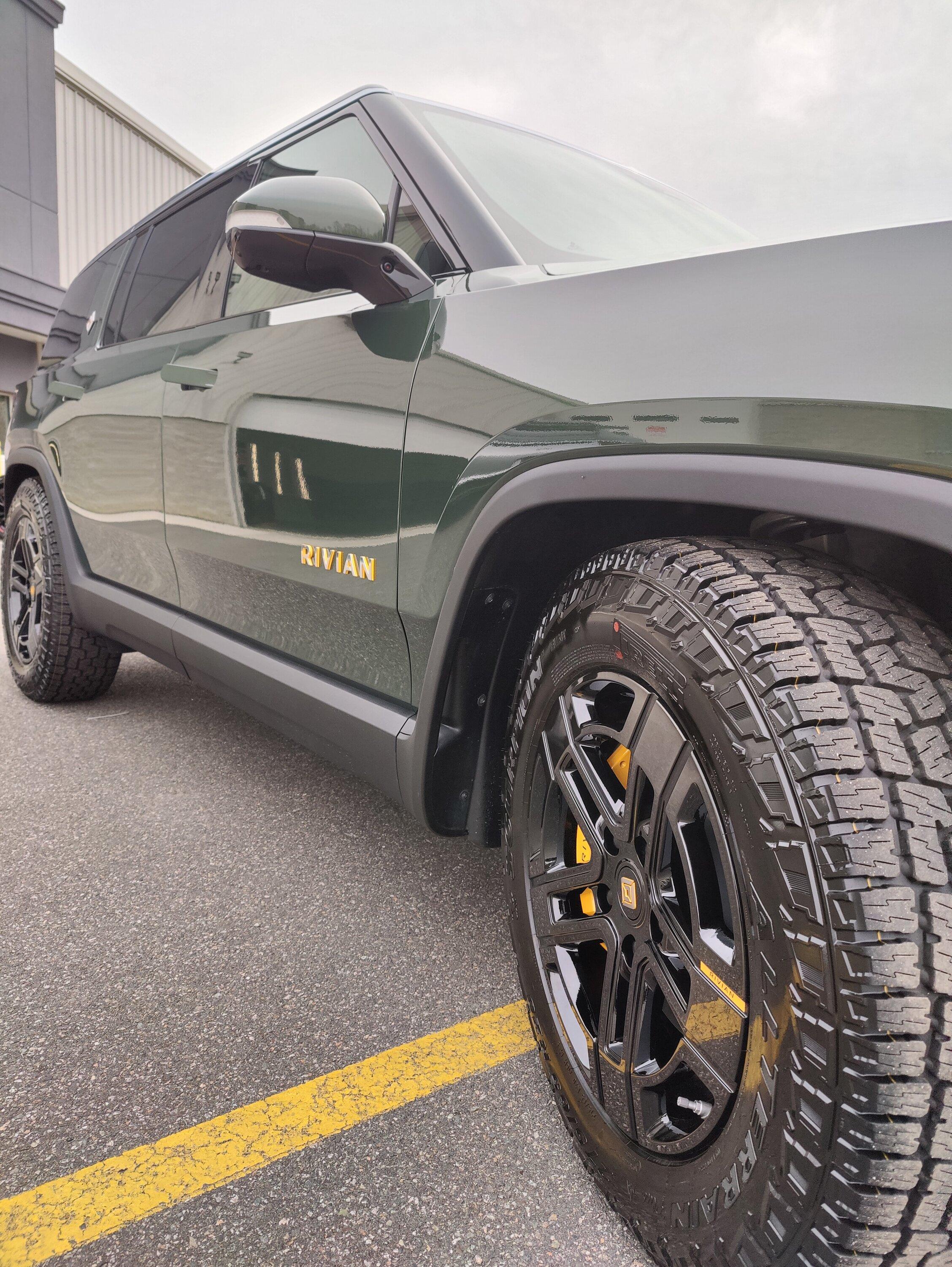 Rivian R1T R1S FOREST GREEN R1T Photos IMG20230312140254
